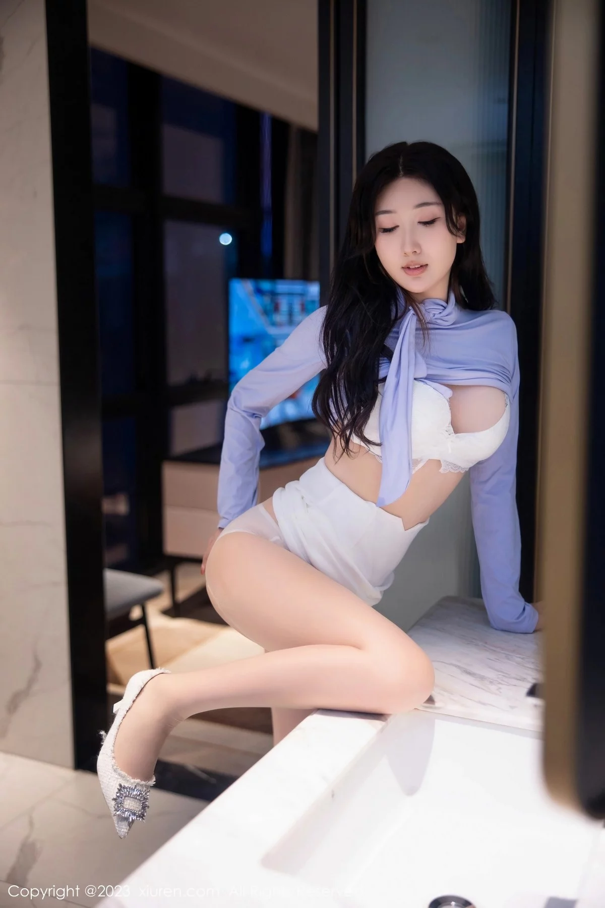 [[XiuRen秀人网]秀人网]No.6389_模特江真真浅紫上衣配白短裙露性感白色蕾丝内衣完美诱惑写真100P