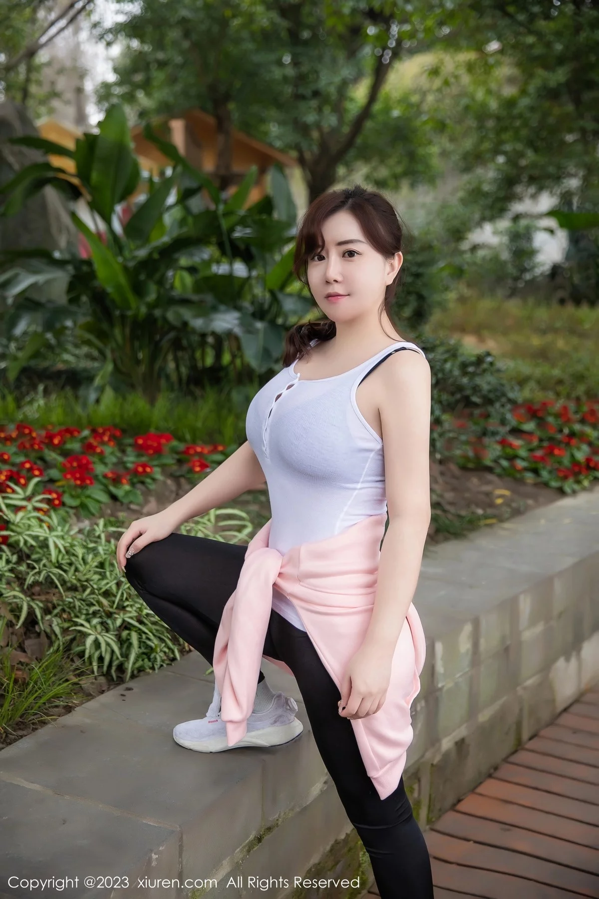 [[XiuRen秀人网]秀人网]No.6386_模特王婉悠Queen性感紧身运动服半脱秀丰满身材惹火诱惑写真52P