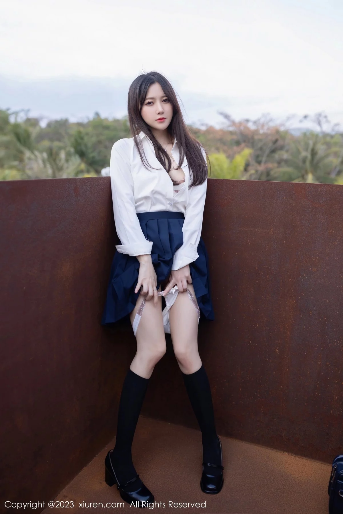 [[XiuRen秀人网]秀人网]No.6400_模特鱼子酱Fish性感学妹装扮白T配深蓝短裙秀曼妙身姿诱惑写真82P