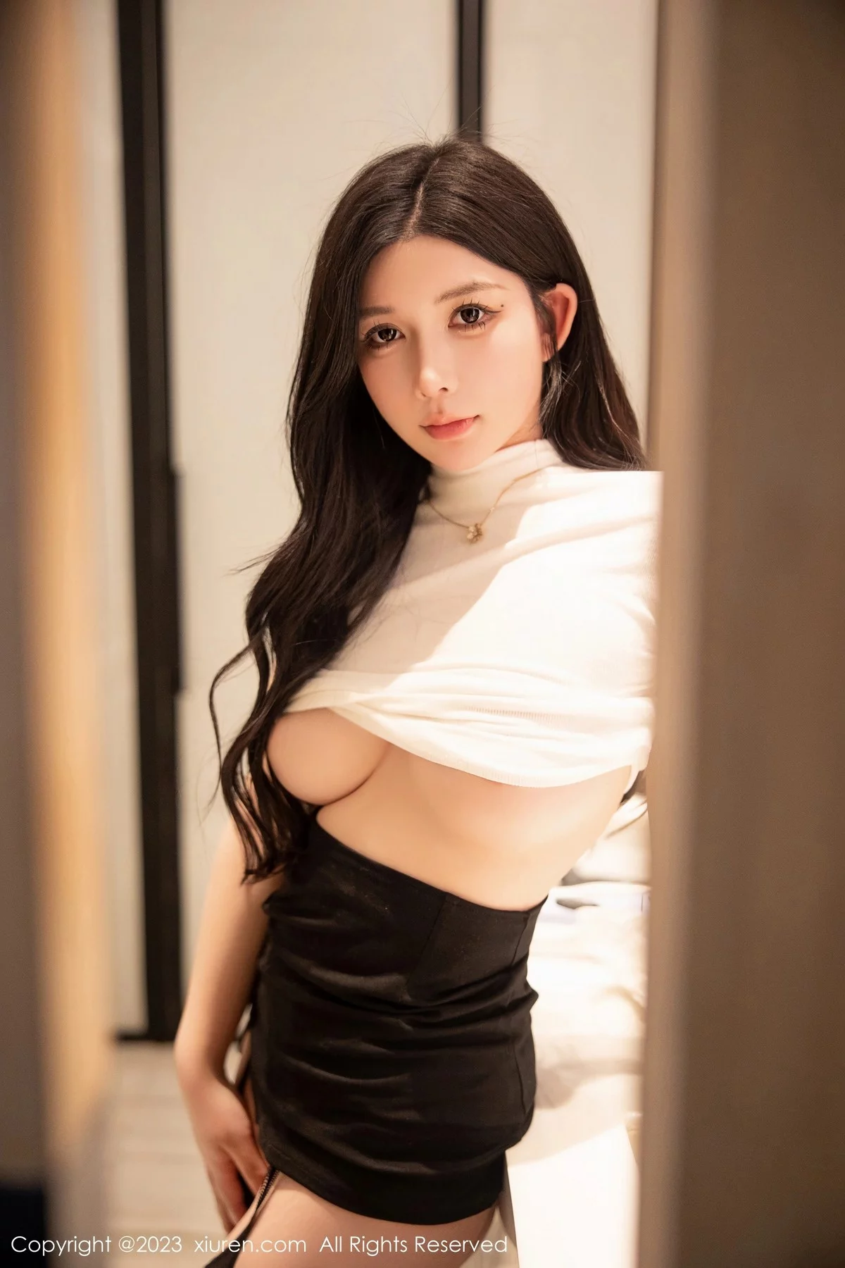 [[XiuRen秀人网]秀人网]No.6394_模特林珊珊白色轻透上衣配黑短裙魅惑黑丝秀曼妙身姿迷人写真103P