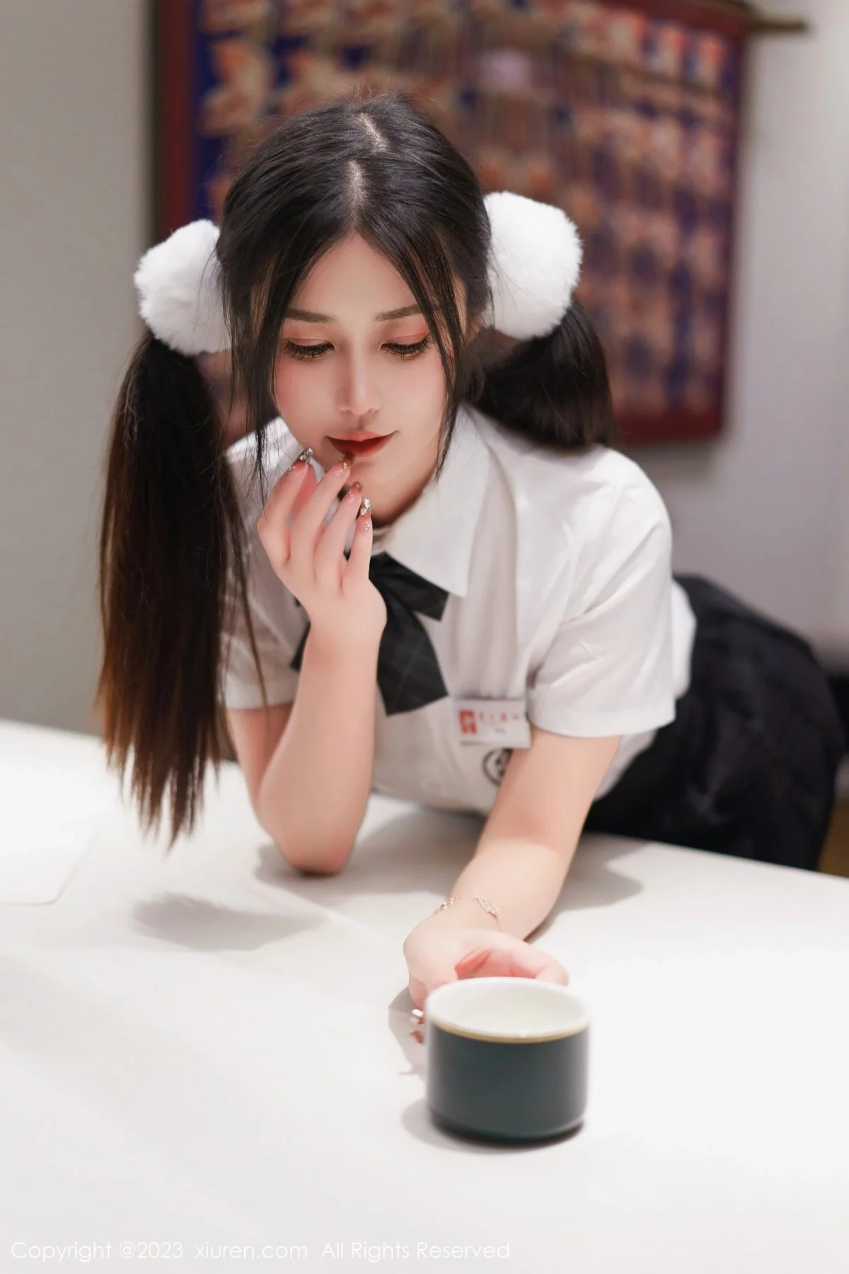 [[XiuRen秀人网]秀人网]No.6397_模特laura阿姣泰国旅拍白色上衣配黑短裙露蕾丝边内衣诱惑写真81P