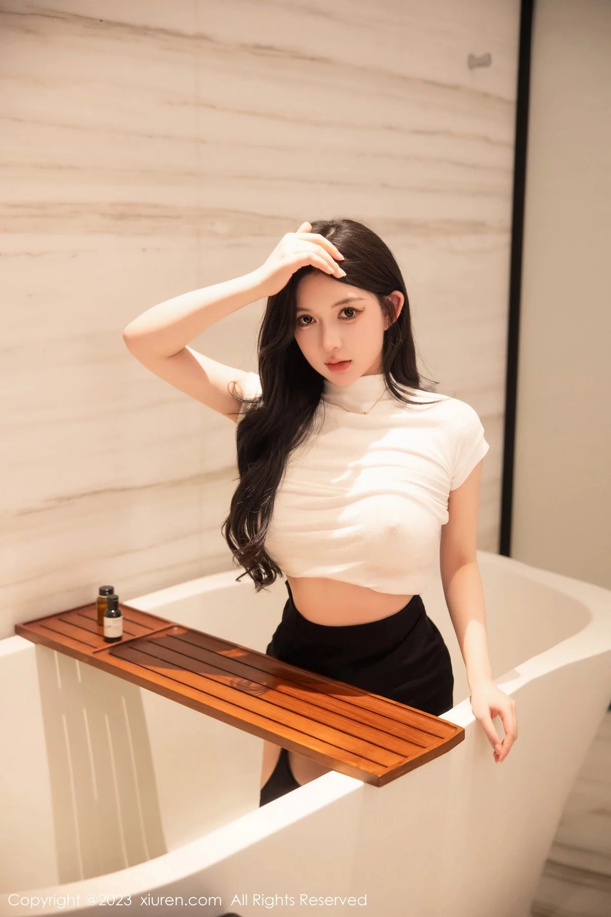 [[XiuRen秀人网]秀人网]No.6394_模特林珊珊白色轻透上衣配黑短裙魅惑黑丝秀曼妙身姿迷人写真103P