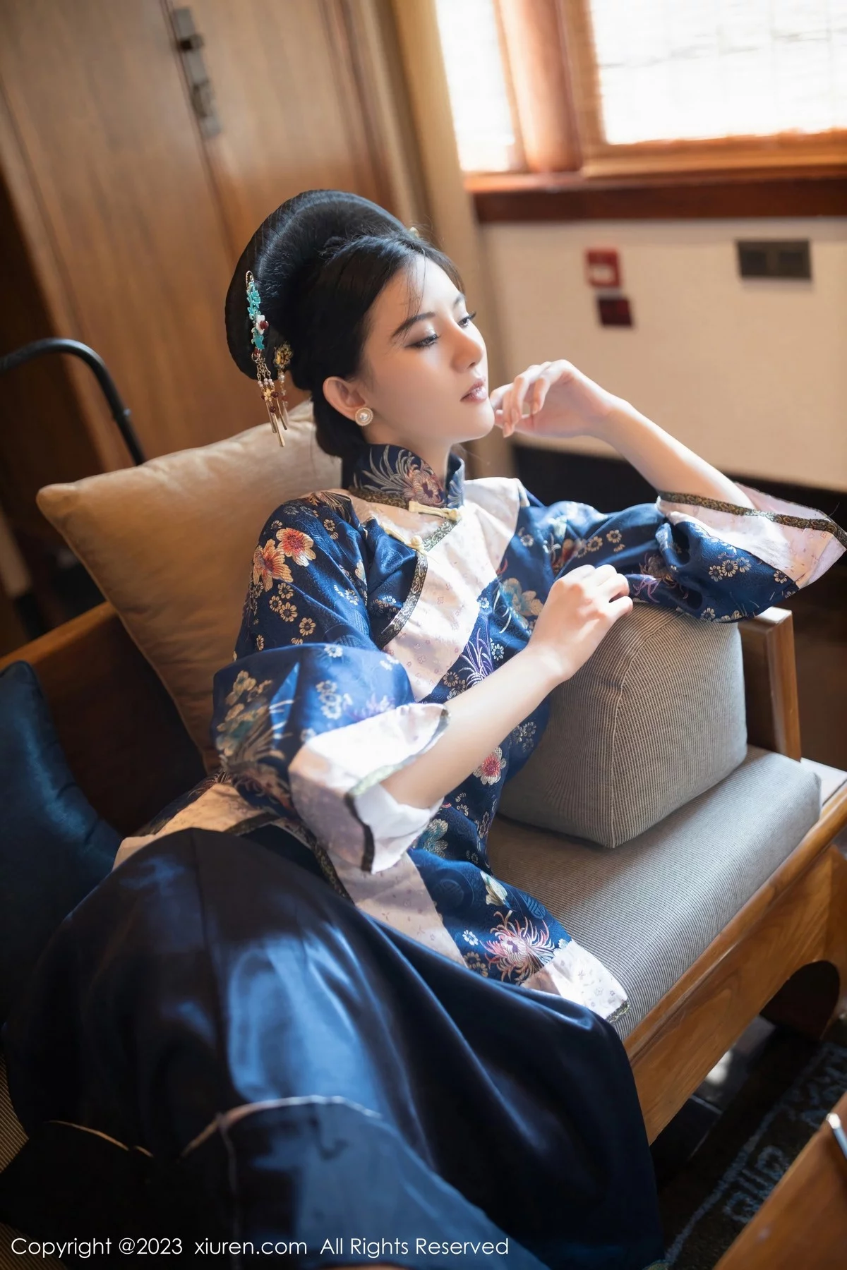 [[XiuRen秀人网]秀人网]No.6398_模特就是阿朱啊脱宫廷古装露蓝色睡衣秀曼妙绝美身姿诱惑写真86P