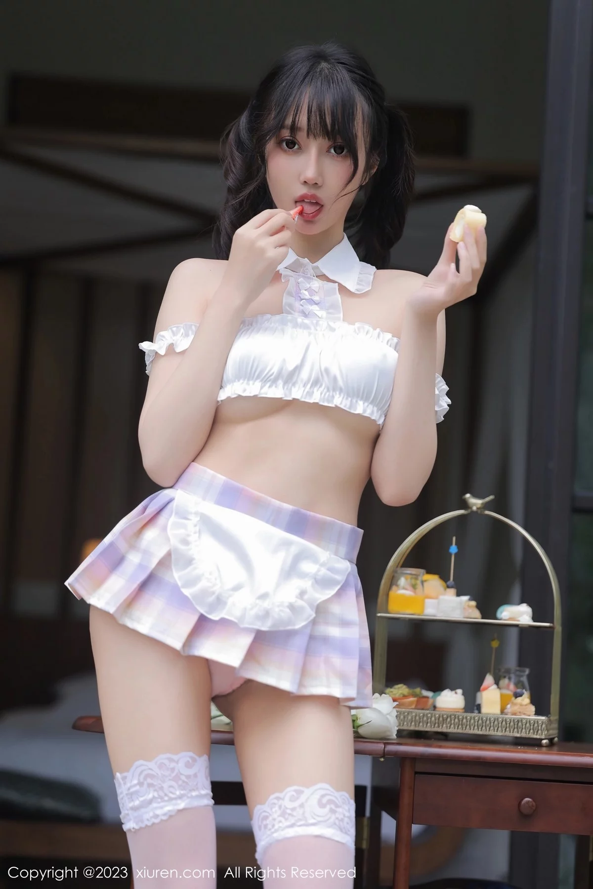 [[XiuRen秀人网]秀人网]No.6392_模特玥儿玥er万宁旅拍脱性感格子短裙露粉色内裤迷人诱惑写真52P