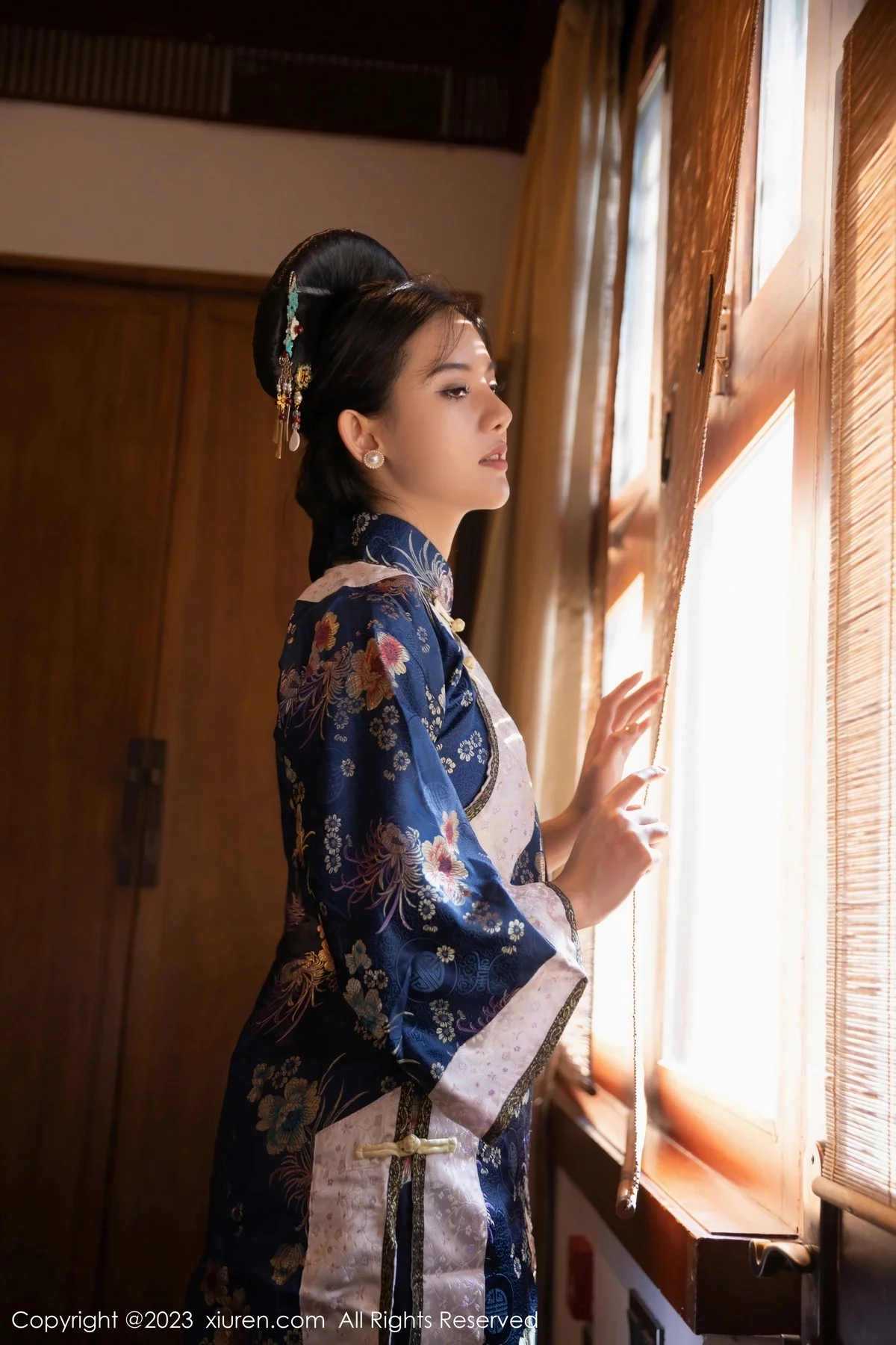 [[XiuRen秀人网]秀人网]No.6398_模特就是阿朱啊脱宫廷古装露蓝色睡衣秀曼妙绝美身姿诱惑写真86P