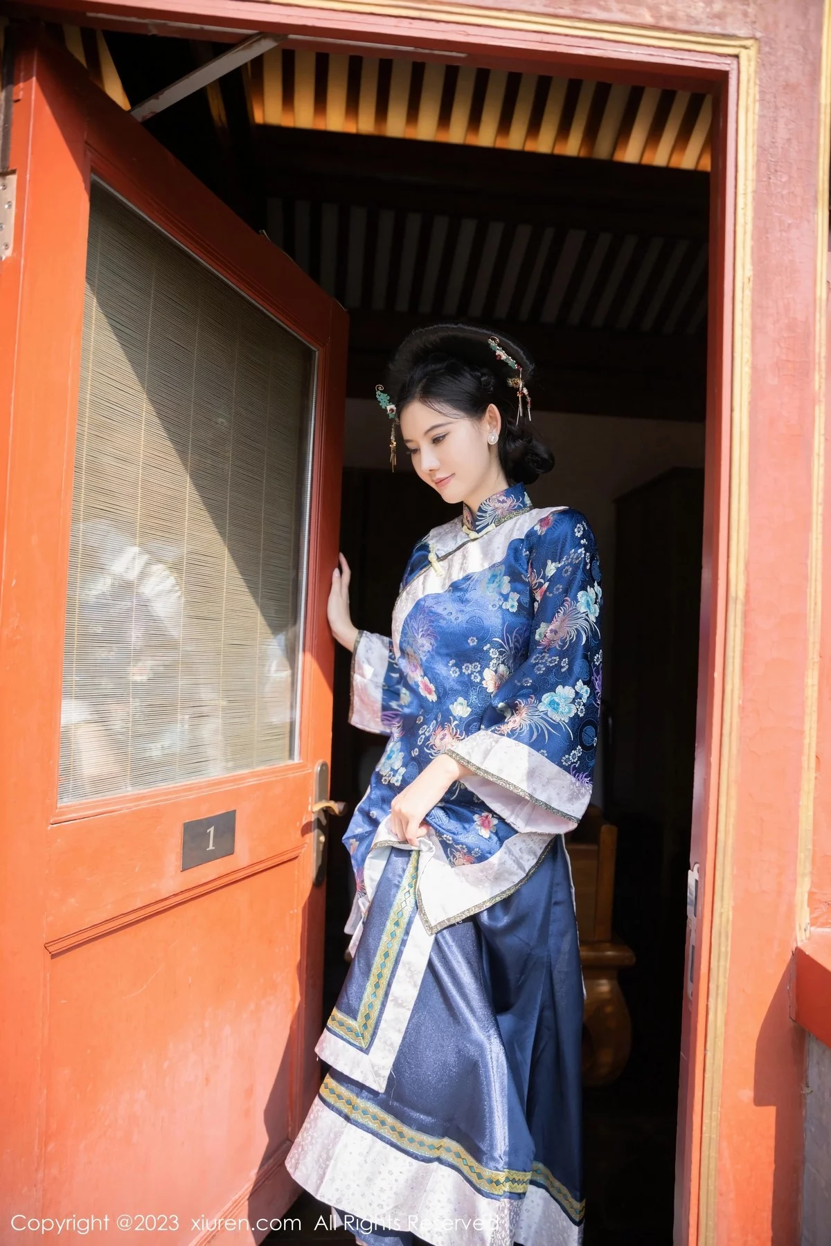 [[XiuRen秀人网]秀人网]No.6398_模特就是阿朱啊脱宫廷古装露蓝色睡衣秀曼妙绝美身姿诱惑写真86P