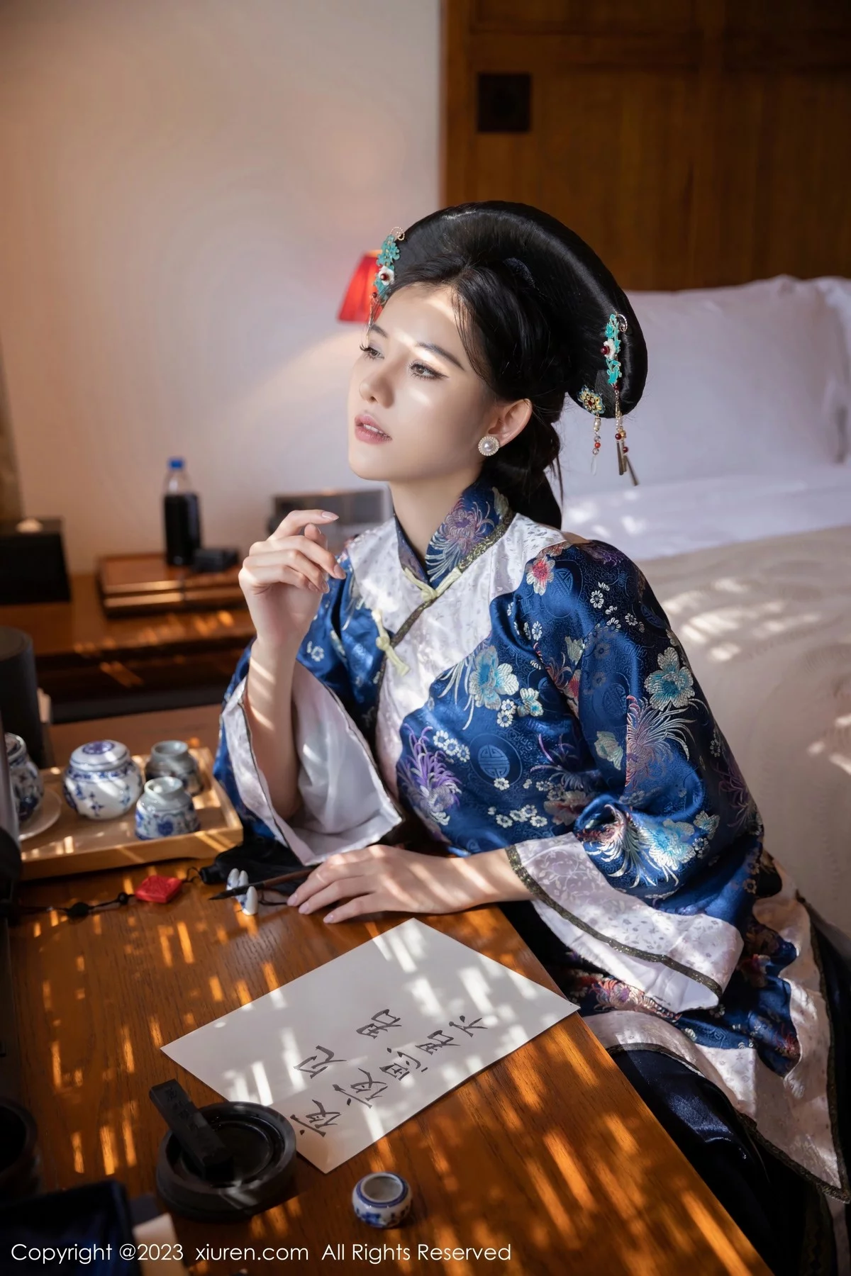 [[XiuRen秀人网]秀人网]No.6398_模特就是阿朱啊脱宫廷古装露蓝色睡衣秀曼妙绝美身姿诱惑写真86P