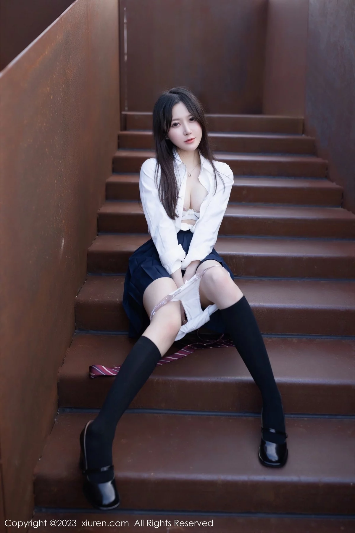 [[XiuRen秀人网]秀人网]No.6400_模特鱼子酱Fish性感学妹装扮白T配深蓝短裙秀曼妙身姿诱惑写真82P