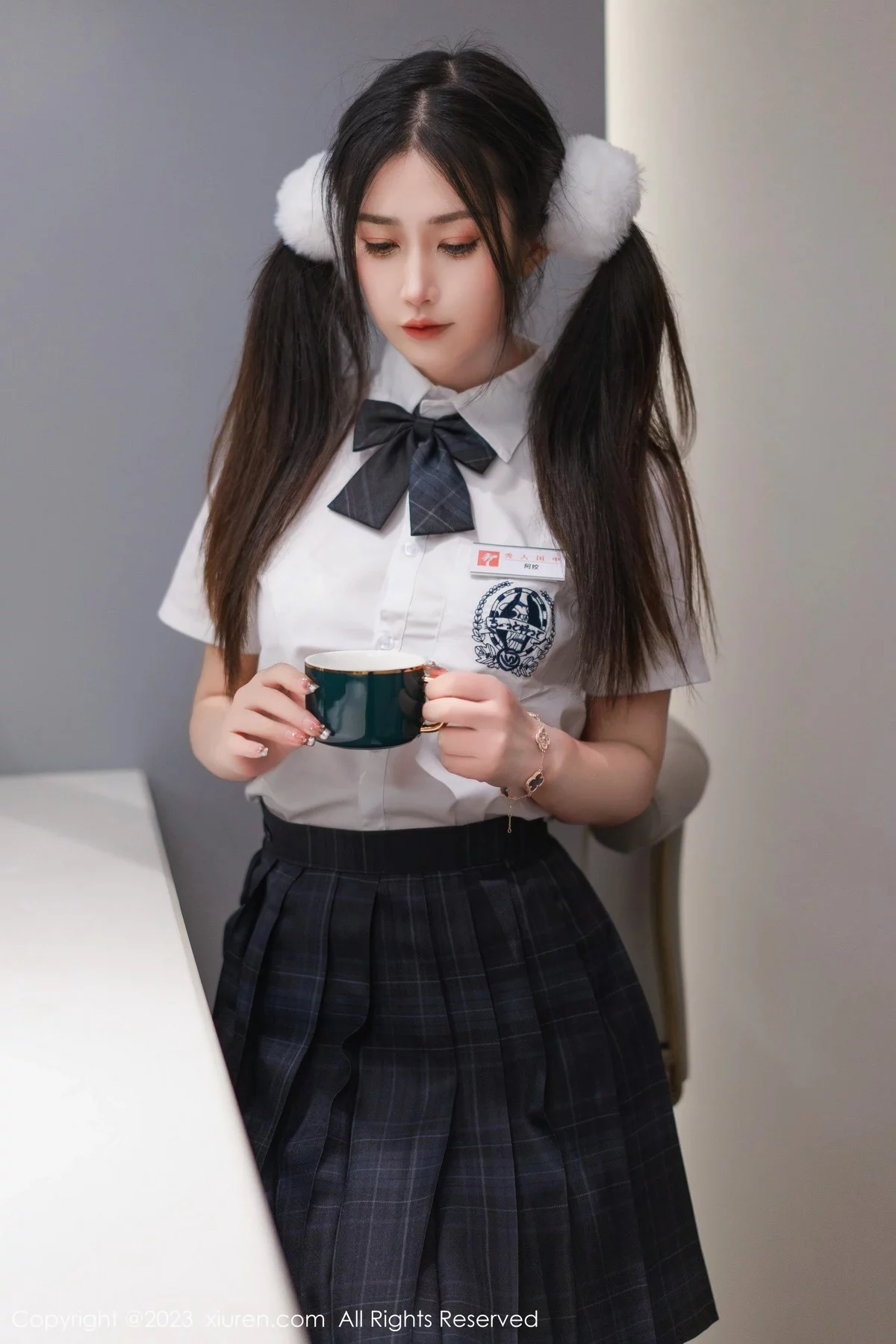 [[XiuRen秀人网]秀人网]No.6397_模特laura阿姣泰国旅拍白色上衣配黑短裙露蕾丝边内衣诱惑写真81P