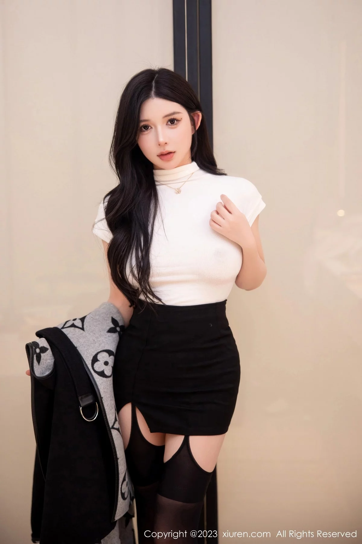 [[XiuRen秀人网]秀人网]No.6394_模特林珊珊白色轻透上衣配黑短裙魅惑黑丝秀曼妙身姿迷人写真103P