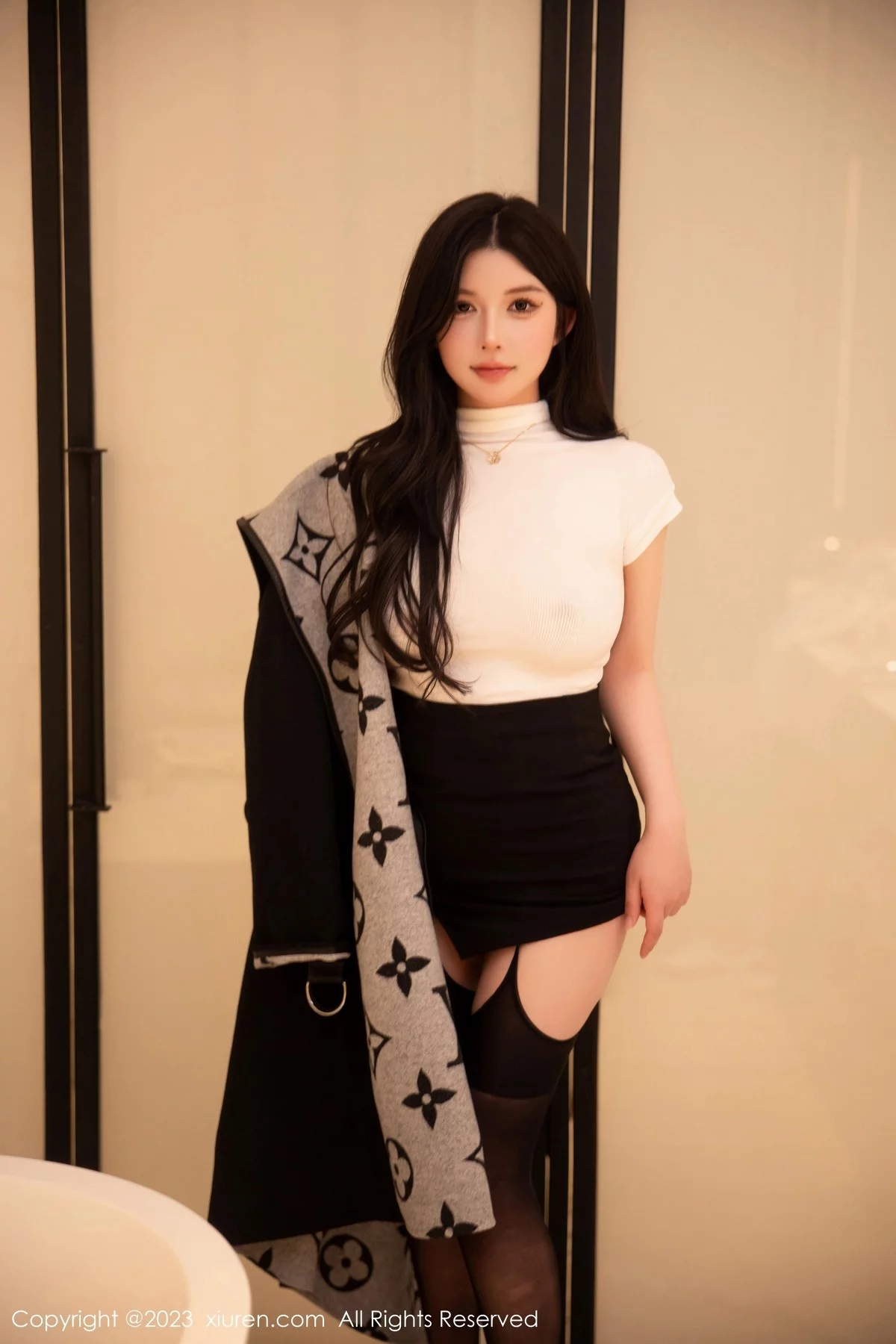 [[XiuRen秀人网]秀人网]No.6394_模特林珊珊白色轻透上衣配黑短裙魅惑黑丝秀曼妙身姿迷人写真103P