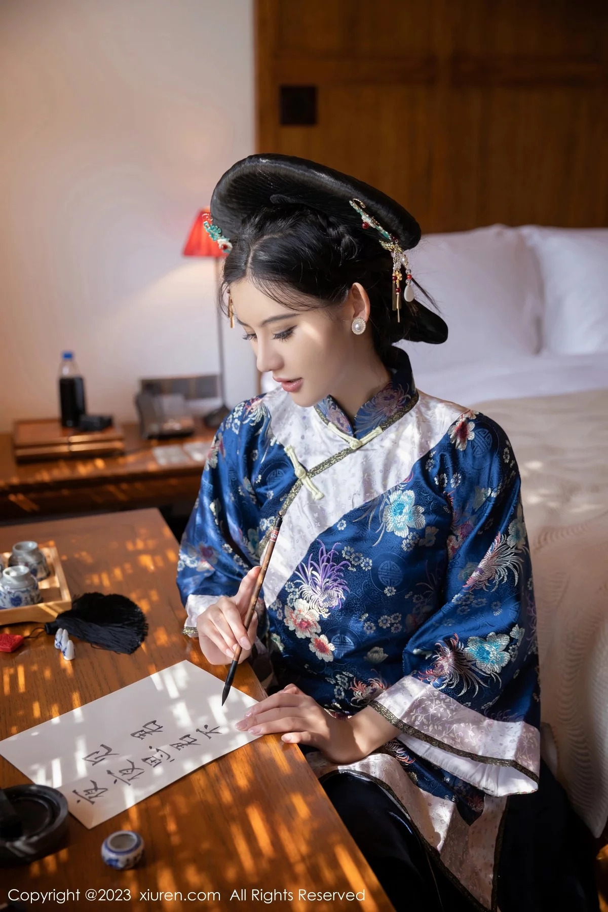 [[XiuRen秀人网]秀人网]No.6398_模特就是阿朱啊脱宫廷古装露蓝色睡衣秀曼妙绝美身姿诱惑写真86P