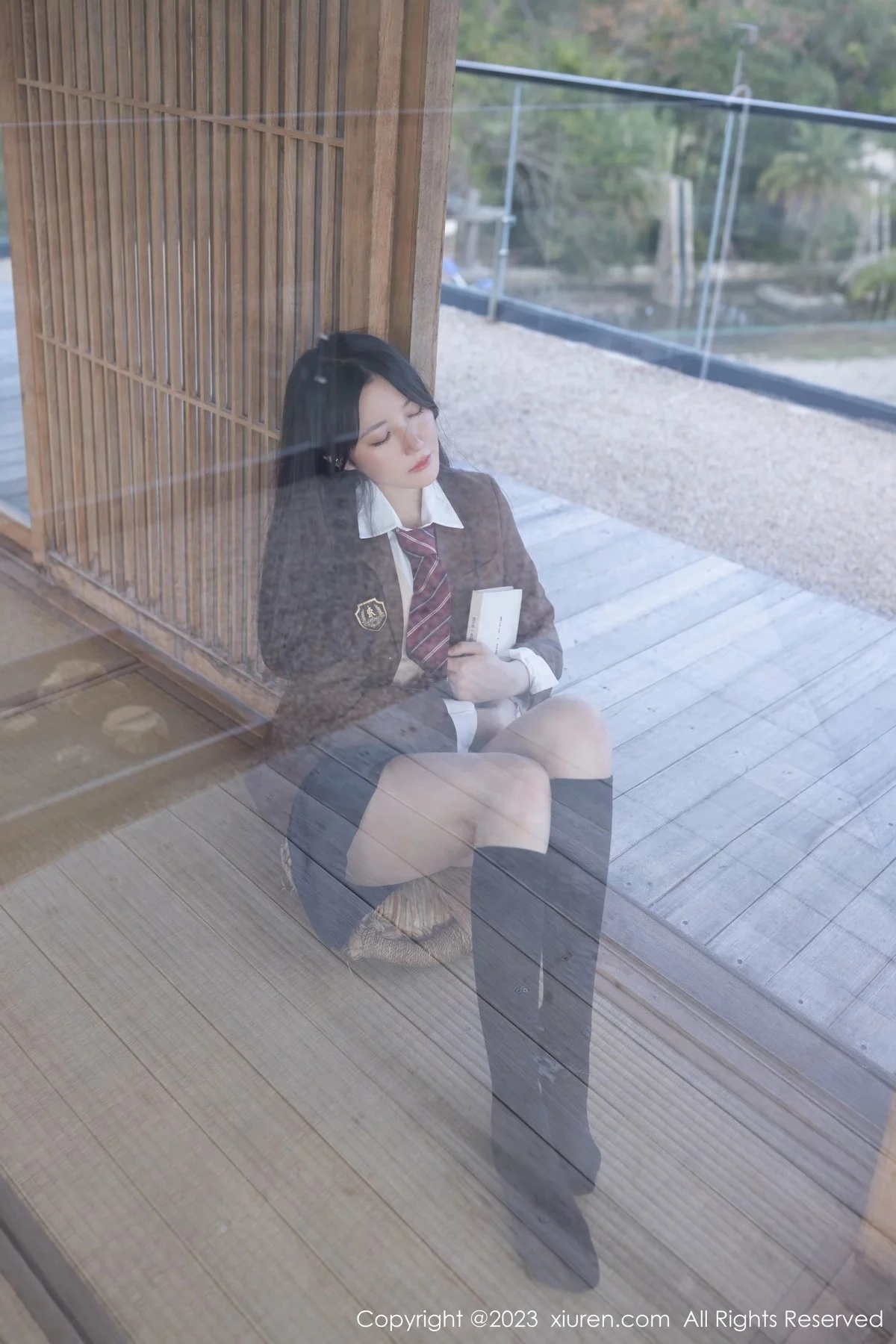 [[XiuRen秀人网]秀人网]No.6400_模特鱼子酱Fish性感学妹装扮白T配深蓝短裙秀曼妙身姿诱惑写真82P