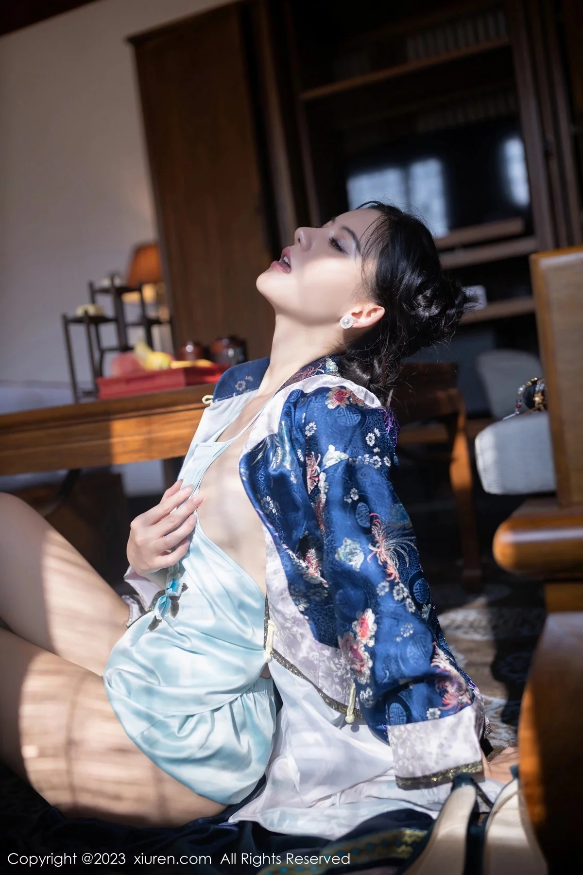 [[XiuRen秀人网]秀人网]No.6398_模特就是阿朱啊脱宫廷古装露蓝色睡衣秀曼妙绝美身姿诱惑写真86P