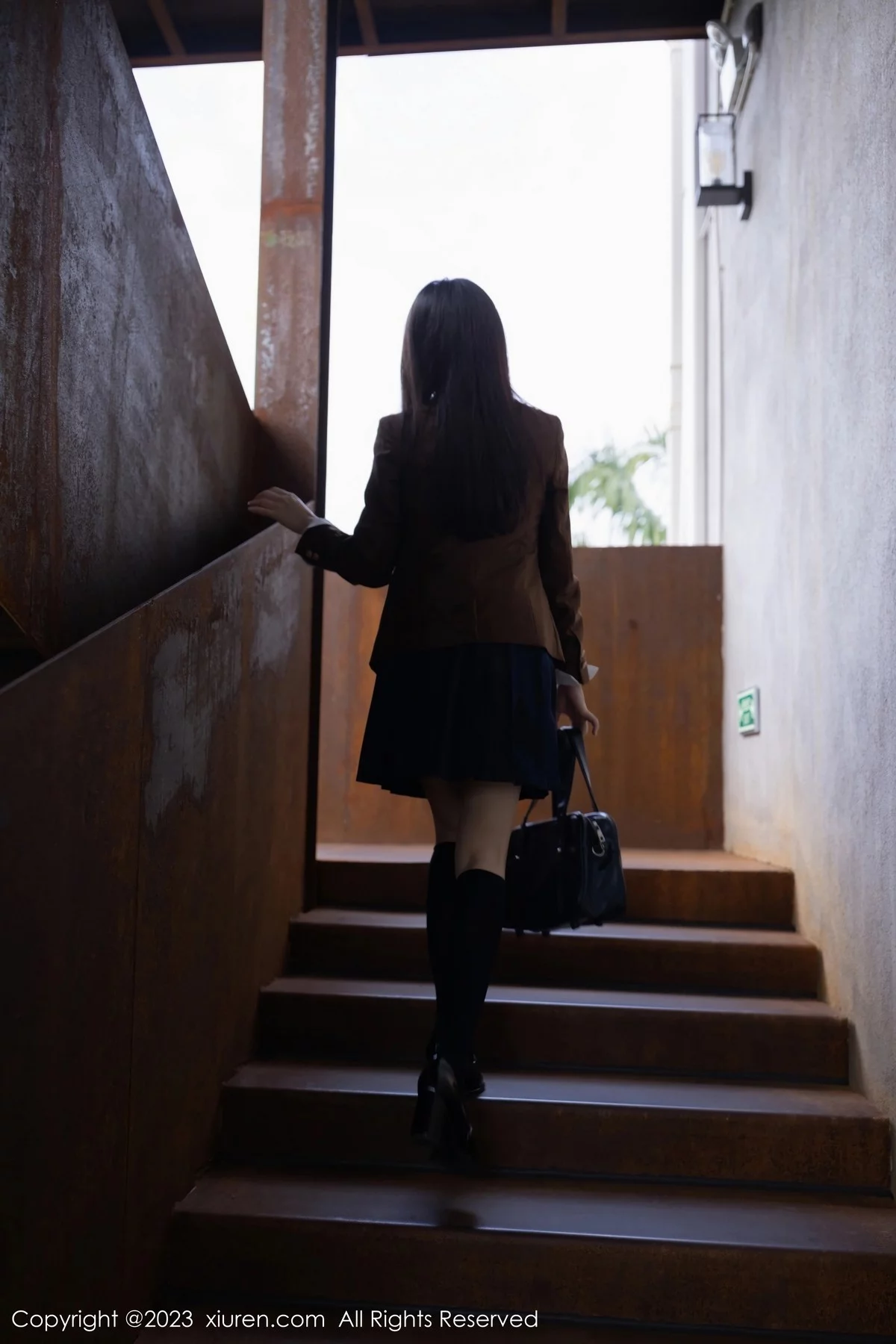 [[XiuRen秀人网]秀人网]No.6400_模特鱼子酱Fish性感学妹装扮白T配深蓝短裙秀曼妙身姿诱惑写真82P