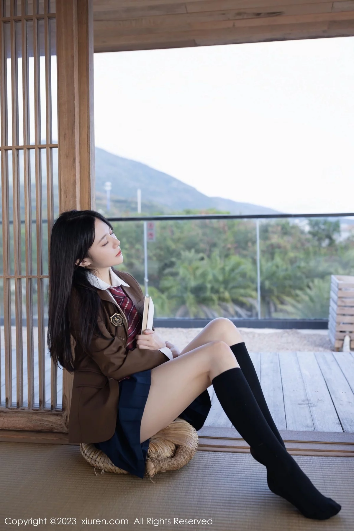 [[XiuRen秀人网]秀人网]No.6400_模特鱼子酱Fish性感学妹装扮白T配深蓝短裙秀曼妙身姿诱惑写真82P