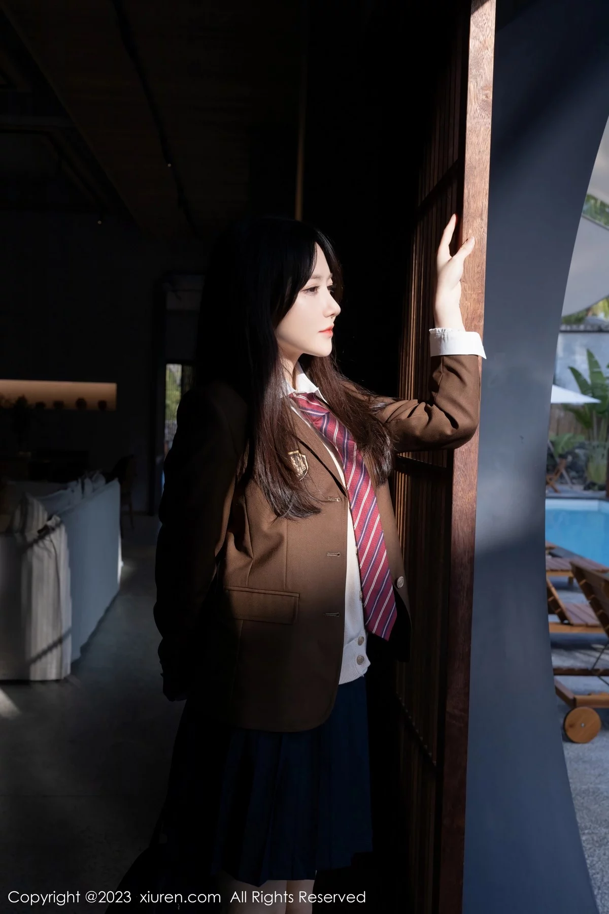 [[XiuRen秀人网]秀人网]No.6400_模特鱼子酱Fish性感学妹装扮白T配深蓝短裙秀曼妙身姿诱惑写真82P