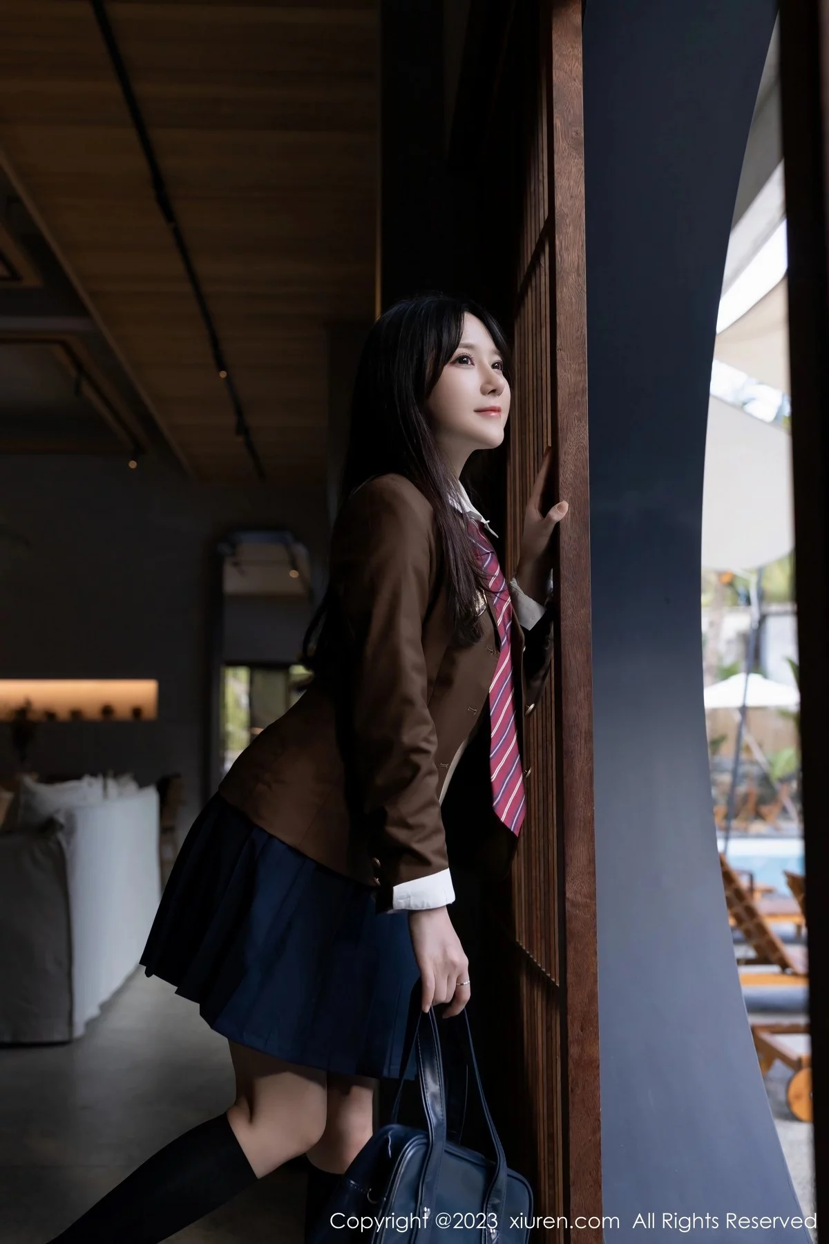 [[XiuRen秀人网]秀人网]No.6400_模特鱼子酱Fish性感学妹装扮白T配深蓝短裙秀曼妙身姿诱惑写真82P