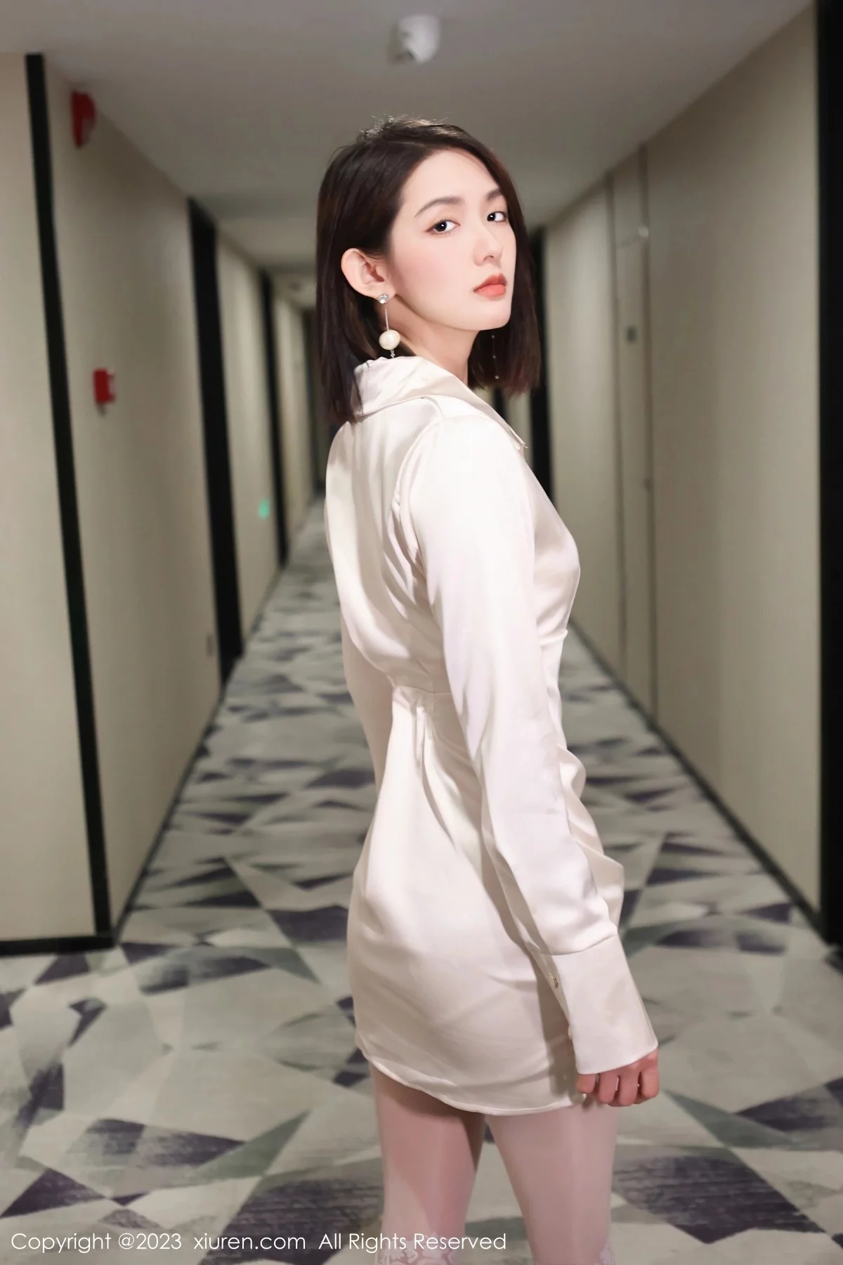 [[XiuRen秀人网]秀人网]No.6393_模特乔一一脱性感米色连衣短裙露白色内衣秀曼妙身姿诱惑写真92P