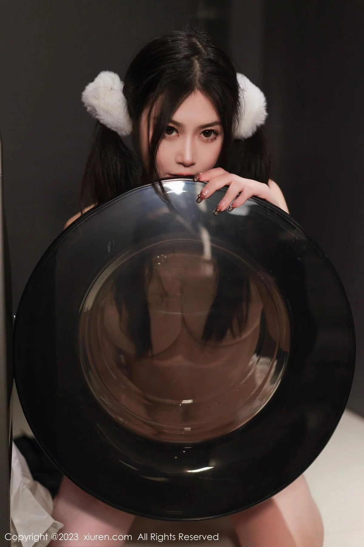 [[XiuRen秀人网]秀人网]No.6397_模特laura阿姣泰国旅拍白色上衣配黑短裙露蕾丝边内衣诱惑写真81P