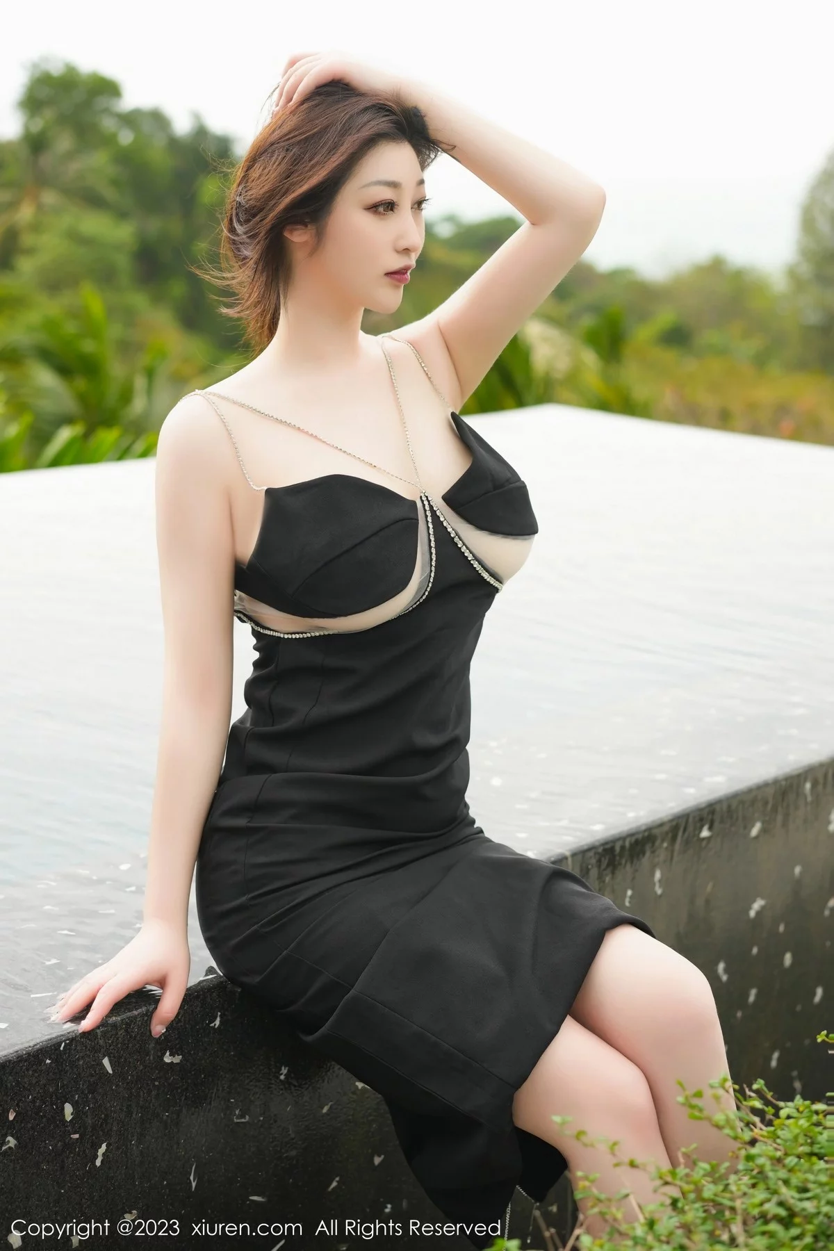 [[XiuRen秀人网]秀人网]No.6396_女神妲己_Toxic多套服饰拍摄性感服饰秀雪峰美臀撩人诱惑写真65P