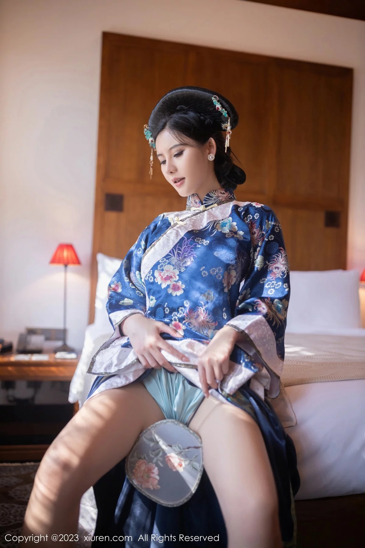 [[XiuRen秀人网]秀人网]No.6398_模特就是阿朱啊脱宫廷古装露蓝色睡衣秀曼妙绝美身姿诱惑写真86P