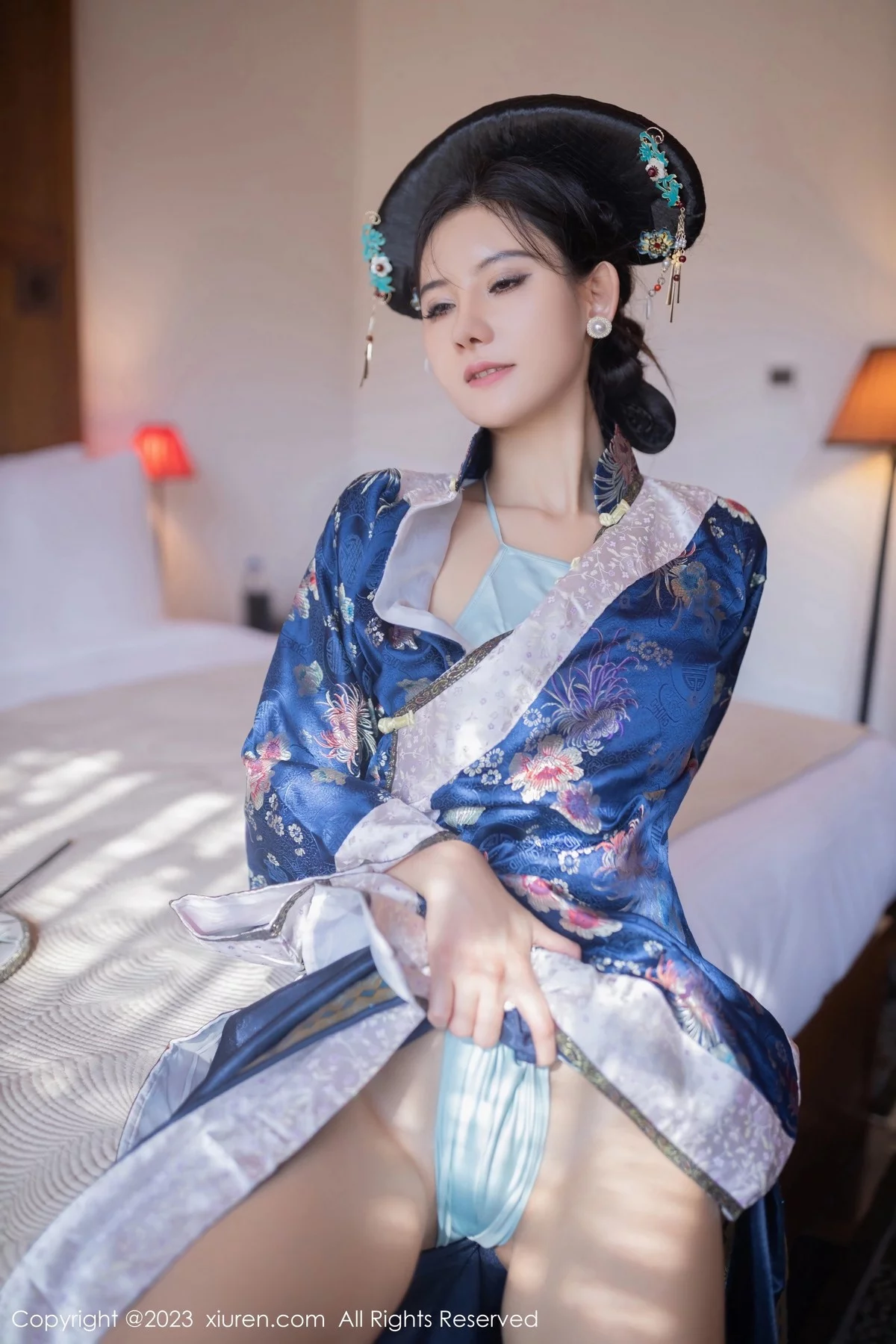 [[XiuRen秀人网]秀人网]No.6398_模特就是阿朱啊脱宫廷古装露蓝色睡衣秀曼妙绝美身姿诱惑写真86P