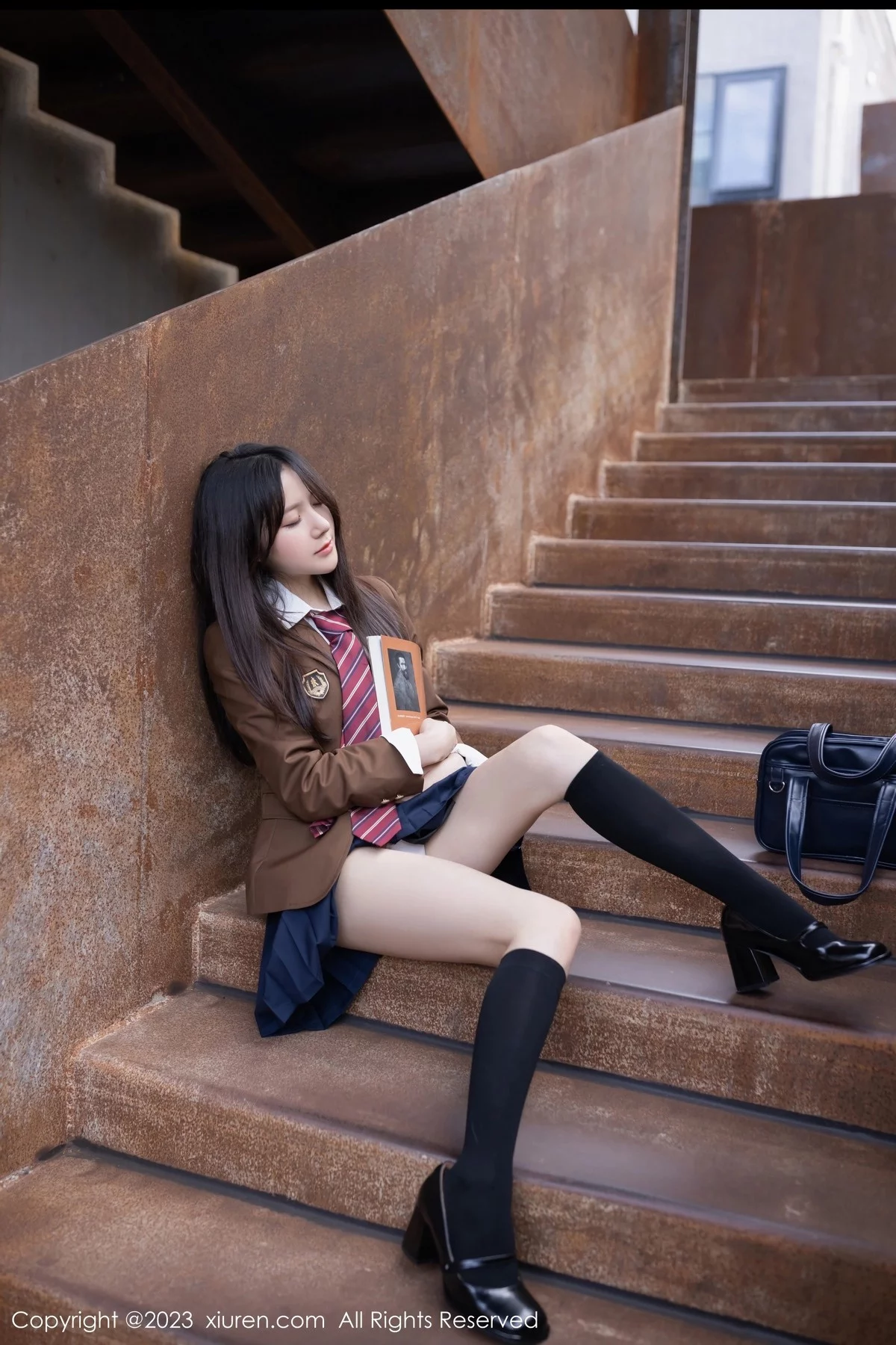 [[XiuRen秀人网]秀人网]No.6400_模特鱼子酱Fish性感学妹装扮白T配深蓝短裙秀曼妙身姿诱惑写真82P