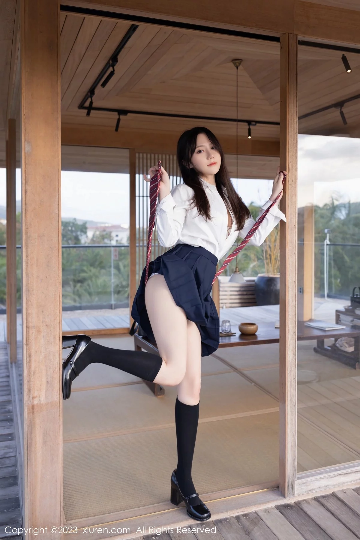 [[XiuRen秀人网]秀人网]No.6400_模特鱼子酱Fish性感学妹装扮白T配深蓝短裙秀曼妙身姿诱惑写真82P