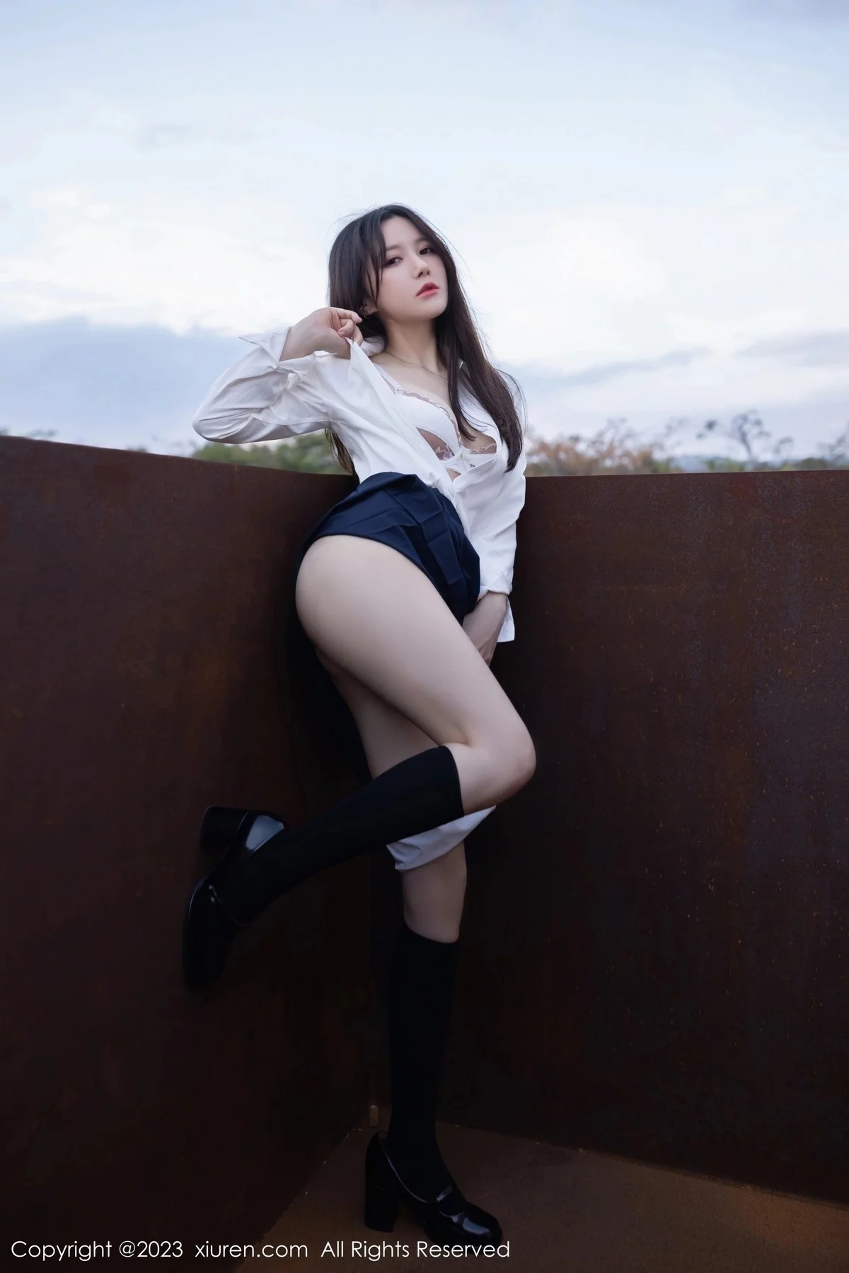 [[XiuRen秀人网]秀人网]No.6400_模特鱼子酱Fish性感学妹装扮白T配深蓝短裙秀曼妙身姿诱惑写真82P