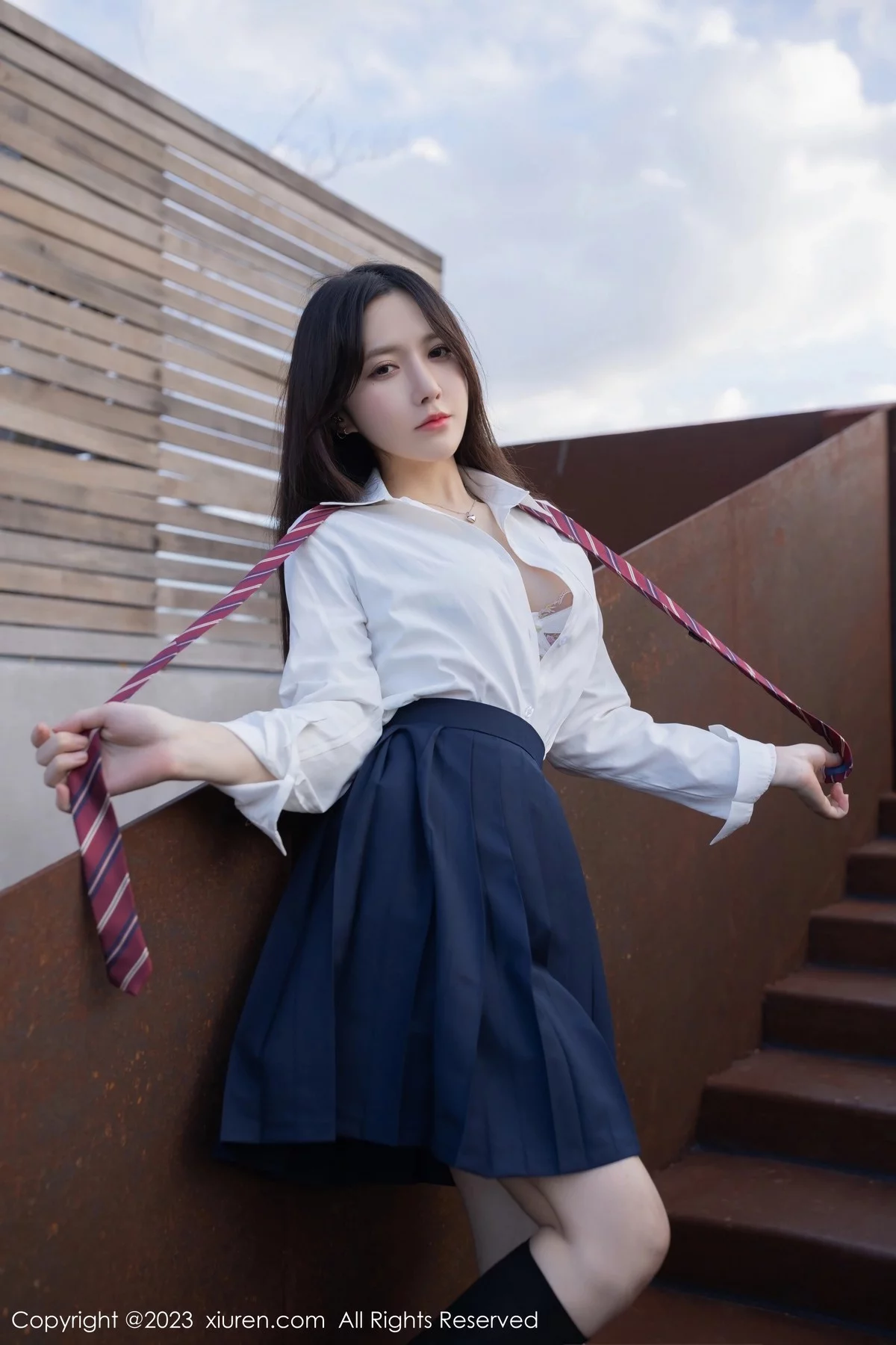 [[XiuRen秀人网]秀人网]No.6400_模特鱼子酱Fish性感学妹装扮白T配深蓝短裙秀曼妙身姿诱惑写真82P