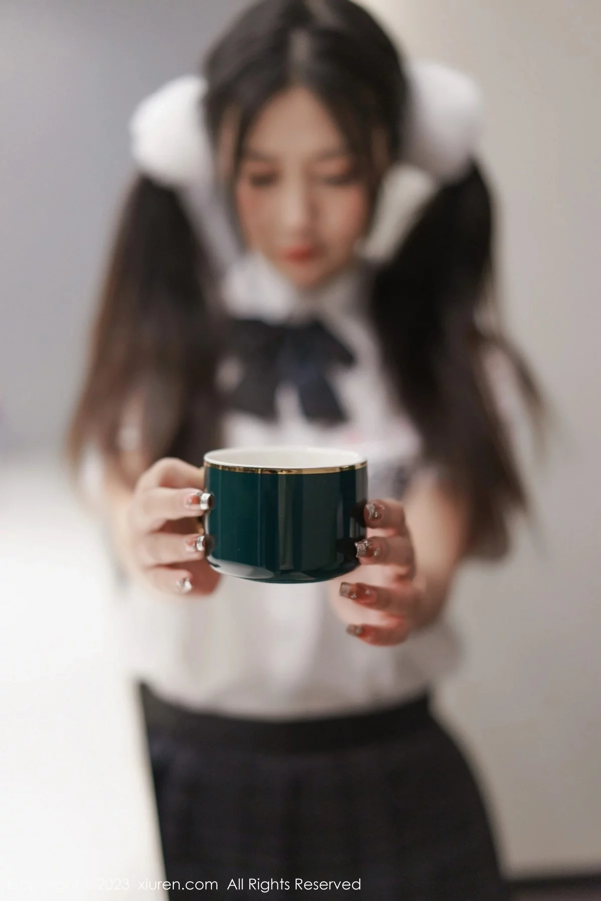 [[XiuRen秀人网]秀人网]No.6397_模特laura阿姣泰国旅拍白色上衣配黑短裙露蕾丝边内衣诱惑写真81P