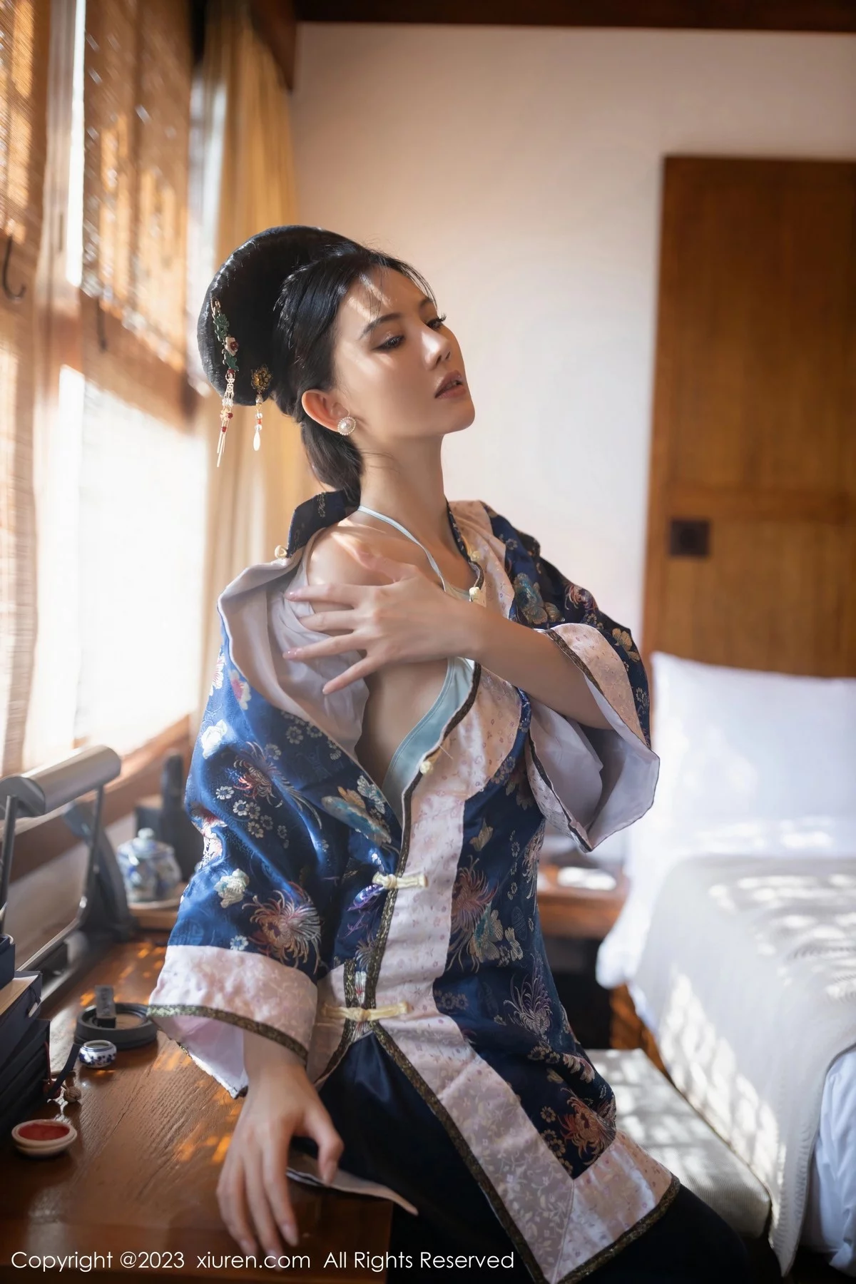 [[XiuRen秀人网]秀人网]No.6398_模特就是阿朱啊脱宫廷古装露蓝色睡衣秀曼妙绝美身姿诱惑写真86P