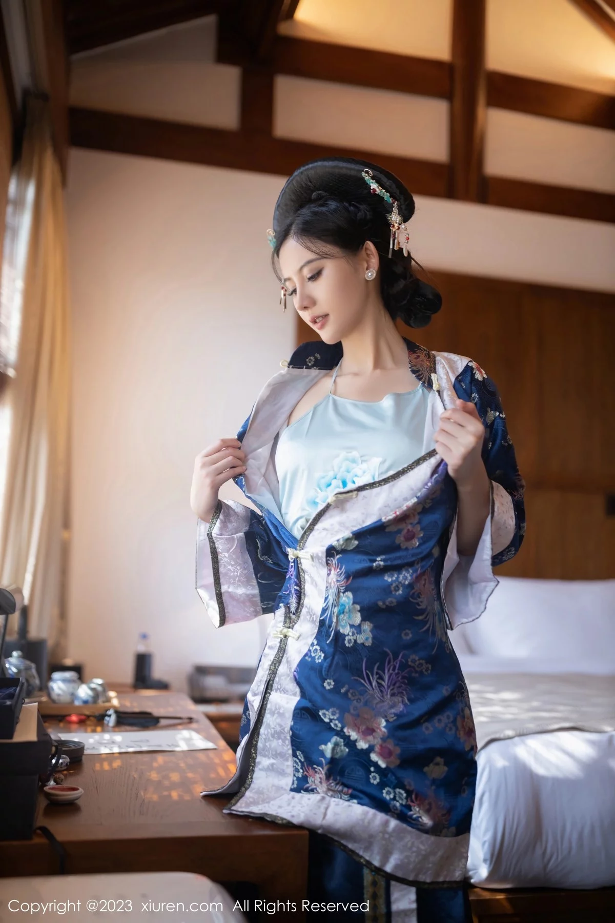 [[XiuRen秀人网]秀人网]No.6398_模特就是阿朱啊脱宫廷古装露蓝色睡衣秀曼妙绝美身姿诱惑写真86P