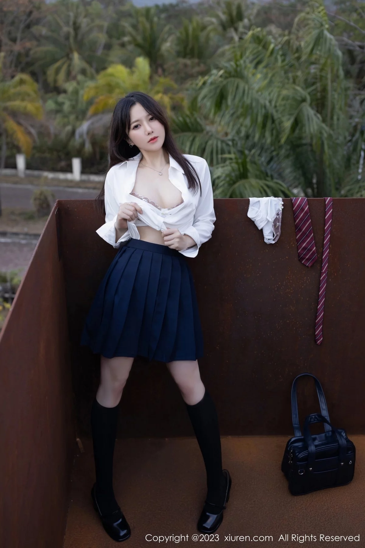 [[XiuRen秀人网]秀人网]No.6400_模特鱼子酱Fish性感学妹装扮白T配深蓝短裙秀曼妙身姿诱惑写真82P