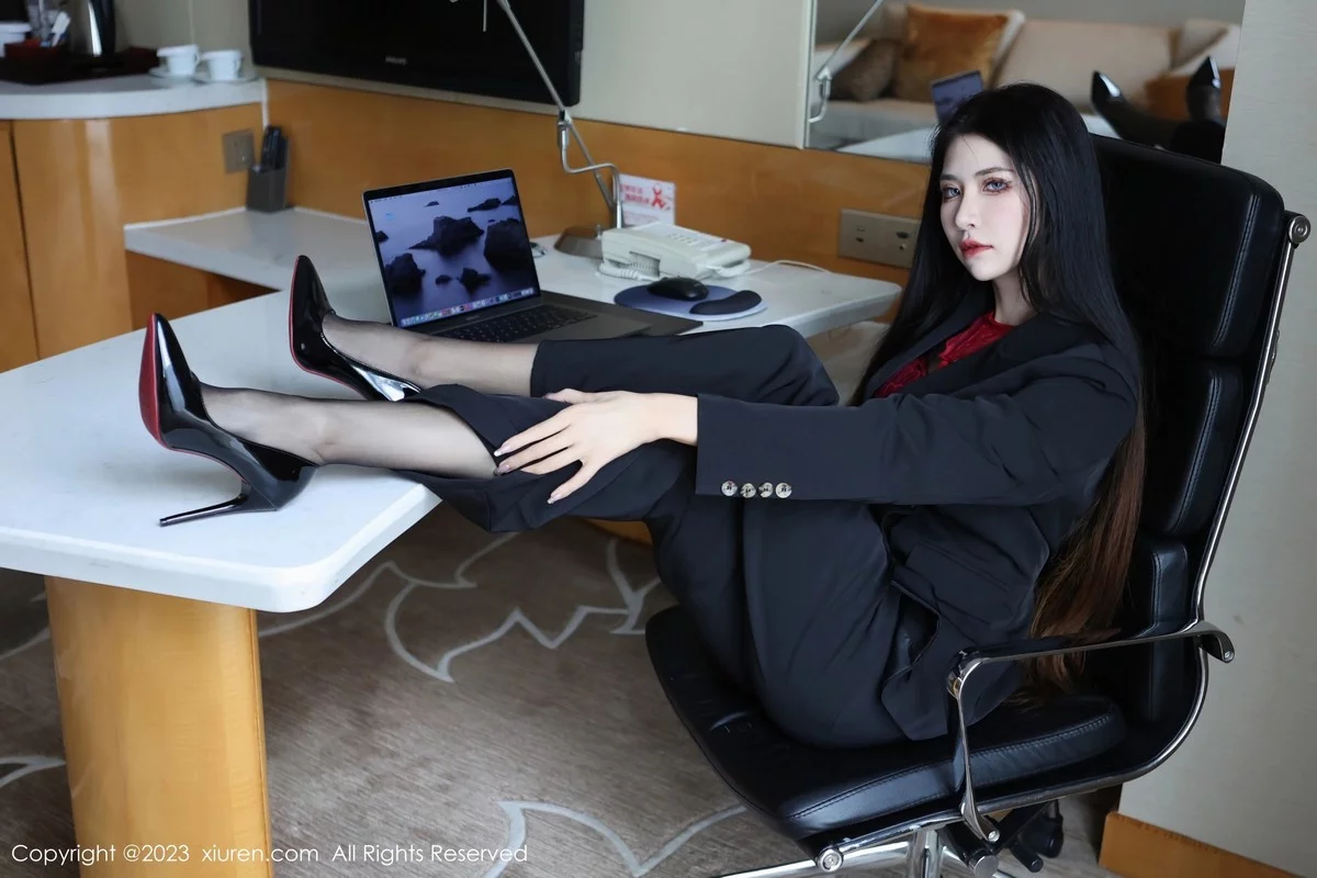 [[XiuRen秀人网]秀人网]No.6402_新人依娜Yina脱深色西服露红色蕾丝内衣秀曼妙身姿诱惑写真112P