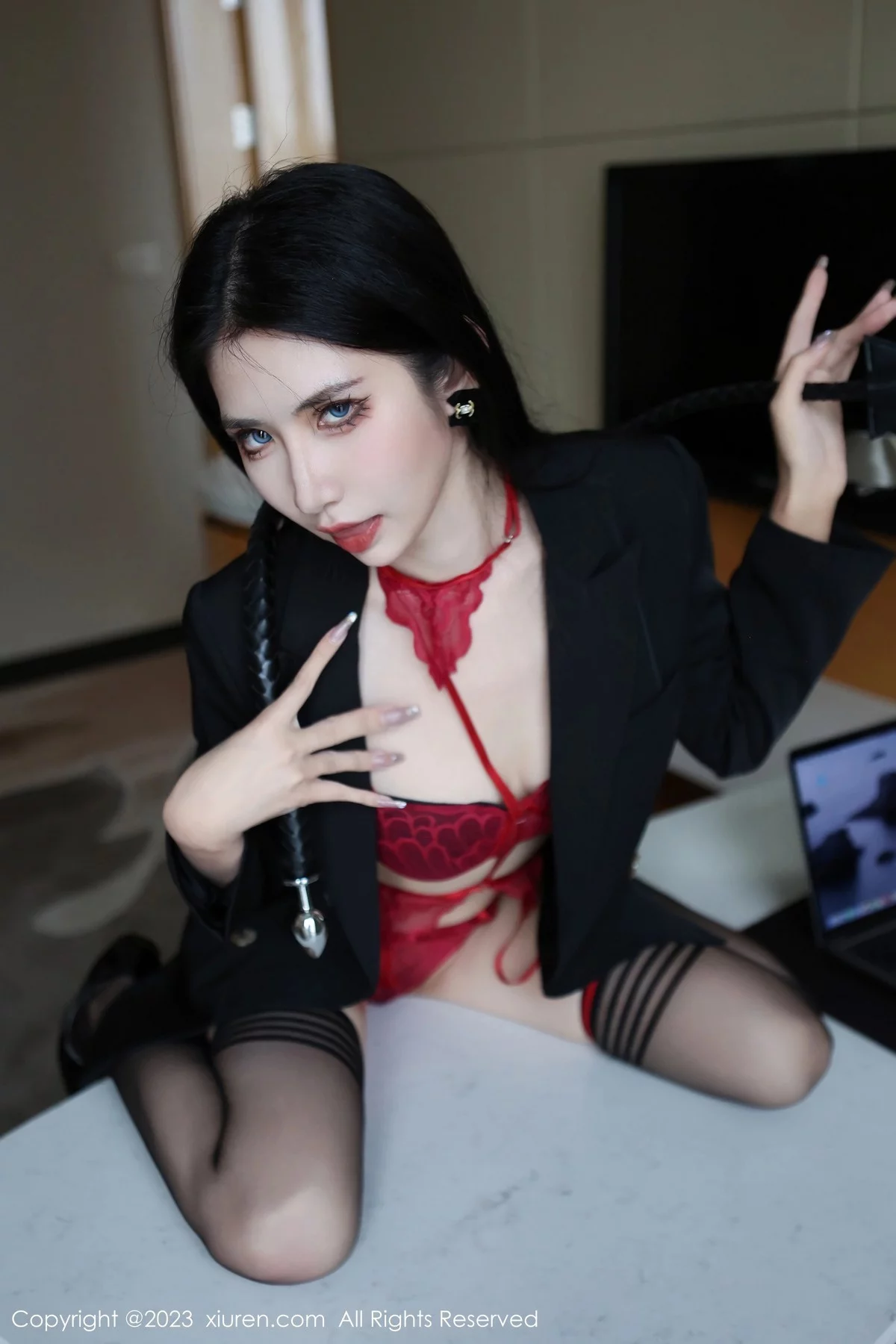 [[XiuRen秀人网]秀人网]No.6402_新人依娜Yina脱深色西服露红色蕾丝内衣秀曼妙身姿诱惑写真112P