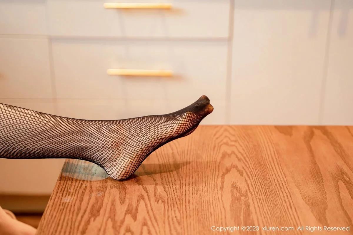 [[XiuRen秀人网]秀人网]No.6410_模特白甜性感黑色皮质连体衣配黑色蕾丝袜秀翘臀美腿诱惑写真59P