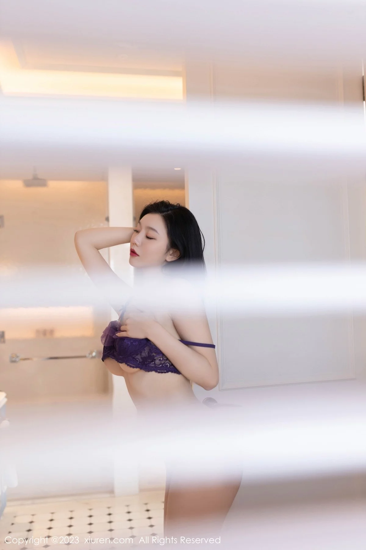 [[XiuRen秀人网]秀人网]No.6413_模特安然anran蓝色上衣配黑短裙露紫色内衣秀曼妙身姿诱惑写真80P