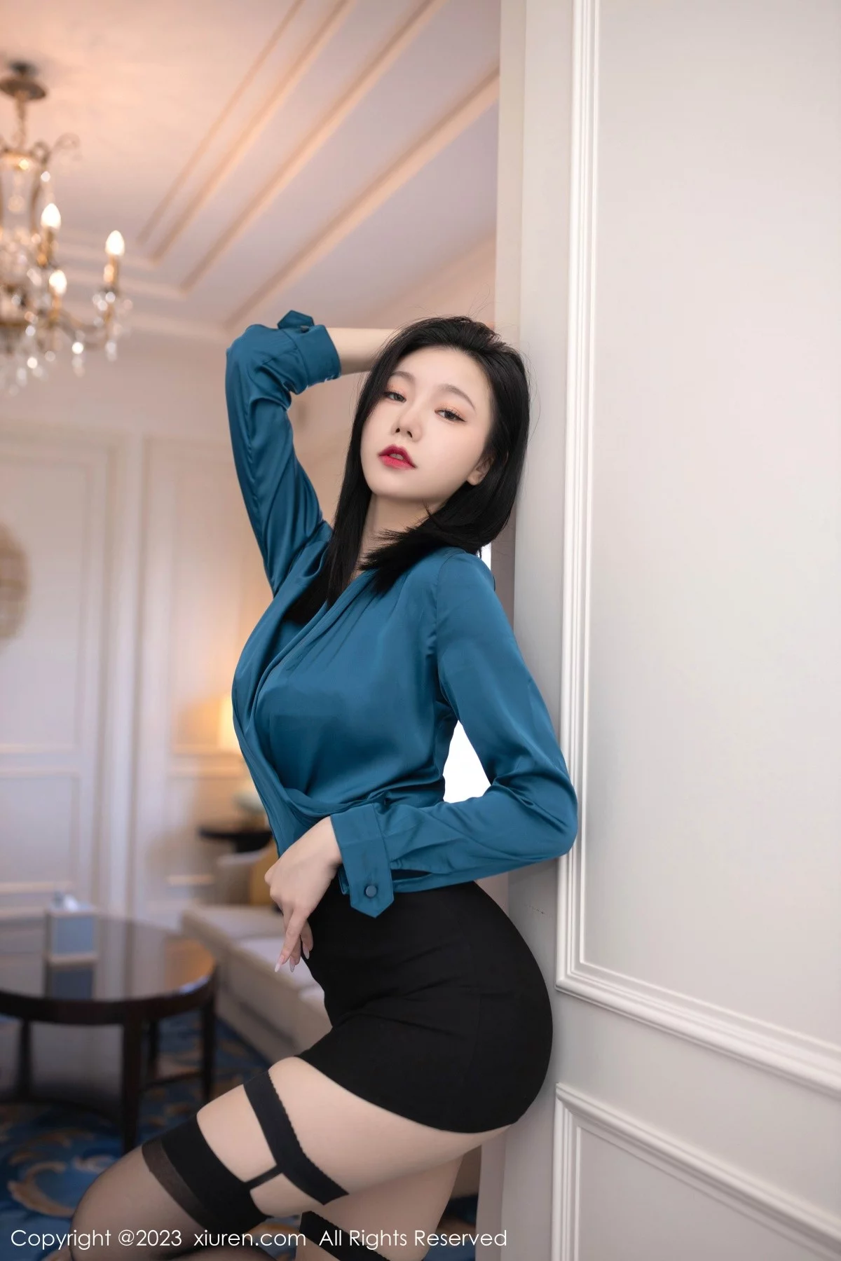 [[XiuRen秀人网]秀人网]No.6413_模特安然anran蓝色上衣配黑短裙露紫色内衣秀曼妙身姿诱惑写真80P