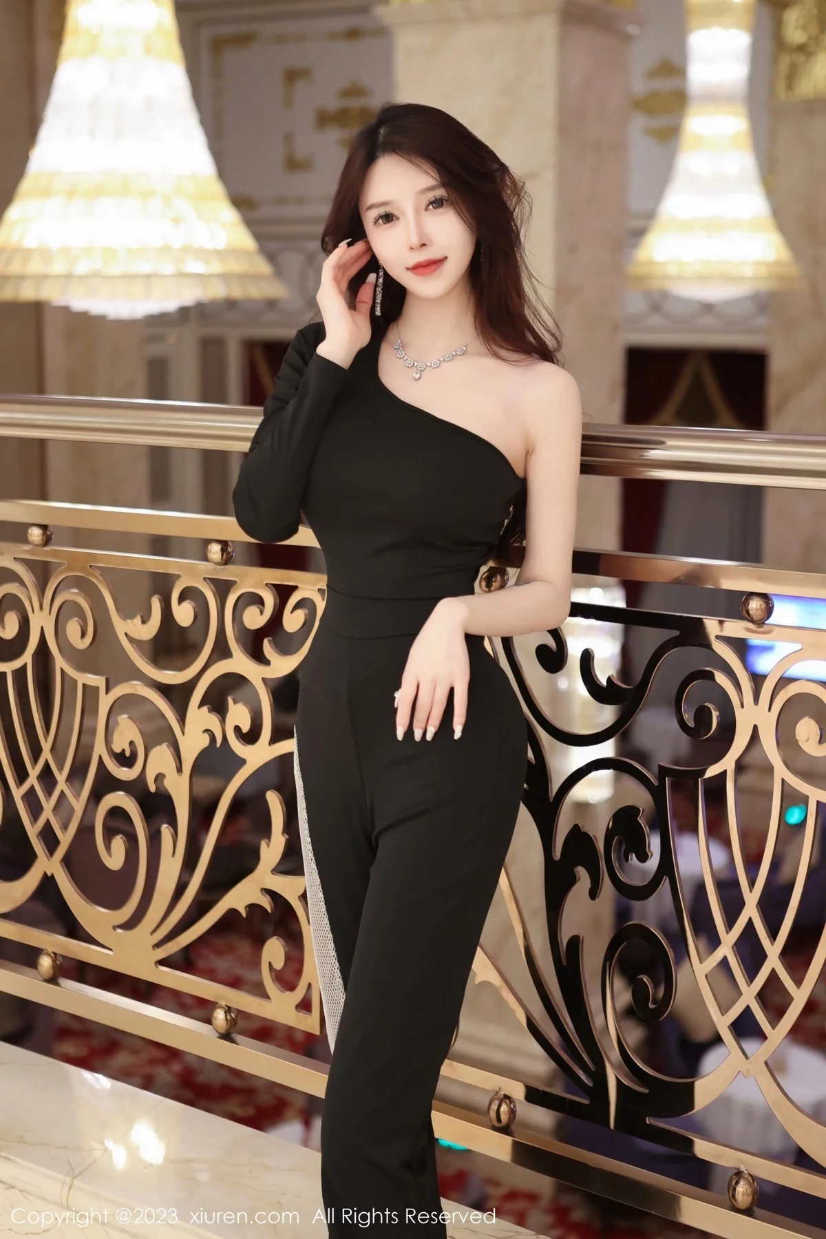 [[XiuRen秀人网]秀人网]No.6417_模特玉兔miki脱黑色简约套装露黑色蕾丝内衣超薄黑丝诱惑写真95P