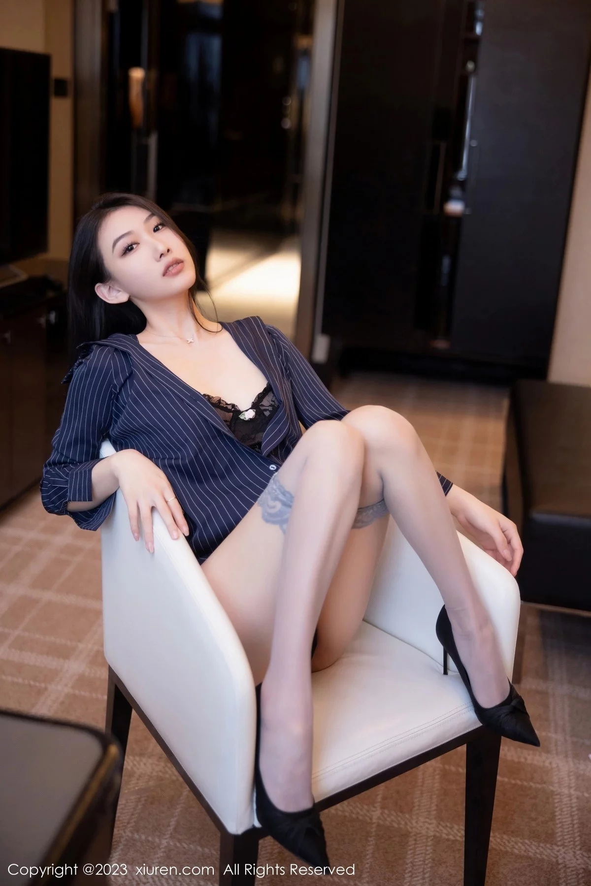 [[XiuRen秀人网]秀人网]No.6418_模特李佳芮cherie深色条纹服配短裙露黑色蕾丝情趣内衣诱惑写真75P