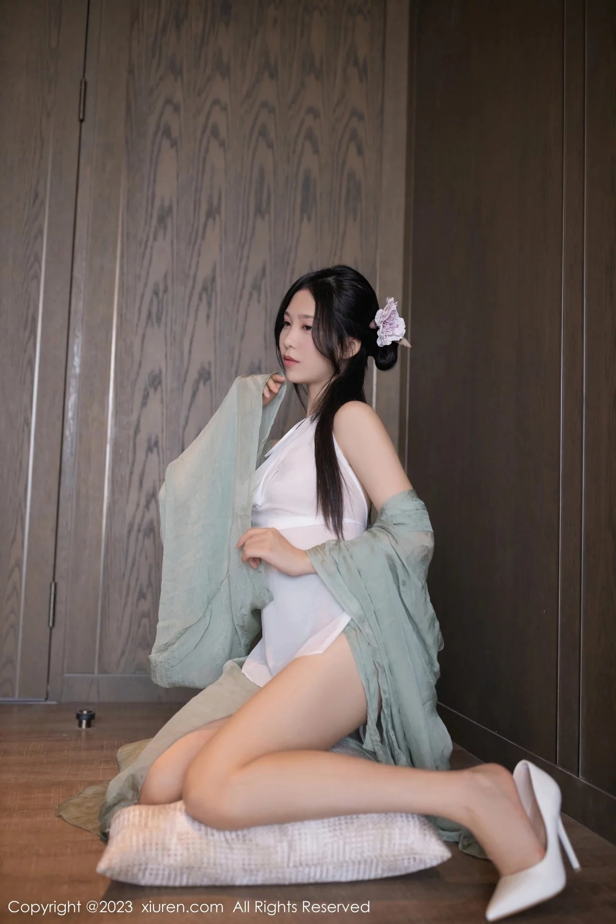 [[XiuRen秀人网]秀人网]No.6420_模特利世性感绿色古装服饰配白色薄纱秀曼妙身姿迷人诱惑写真74P