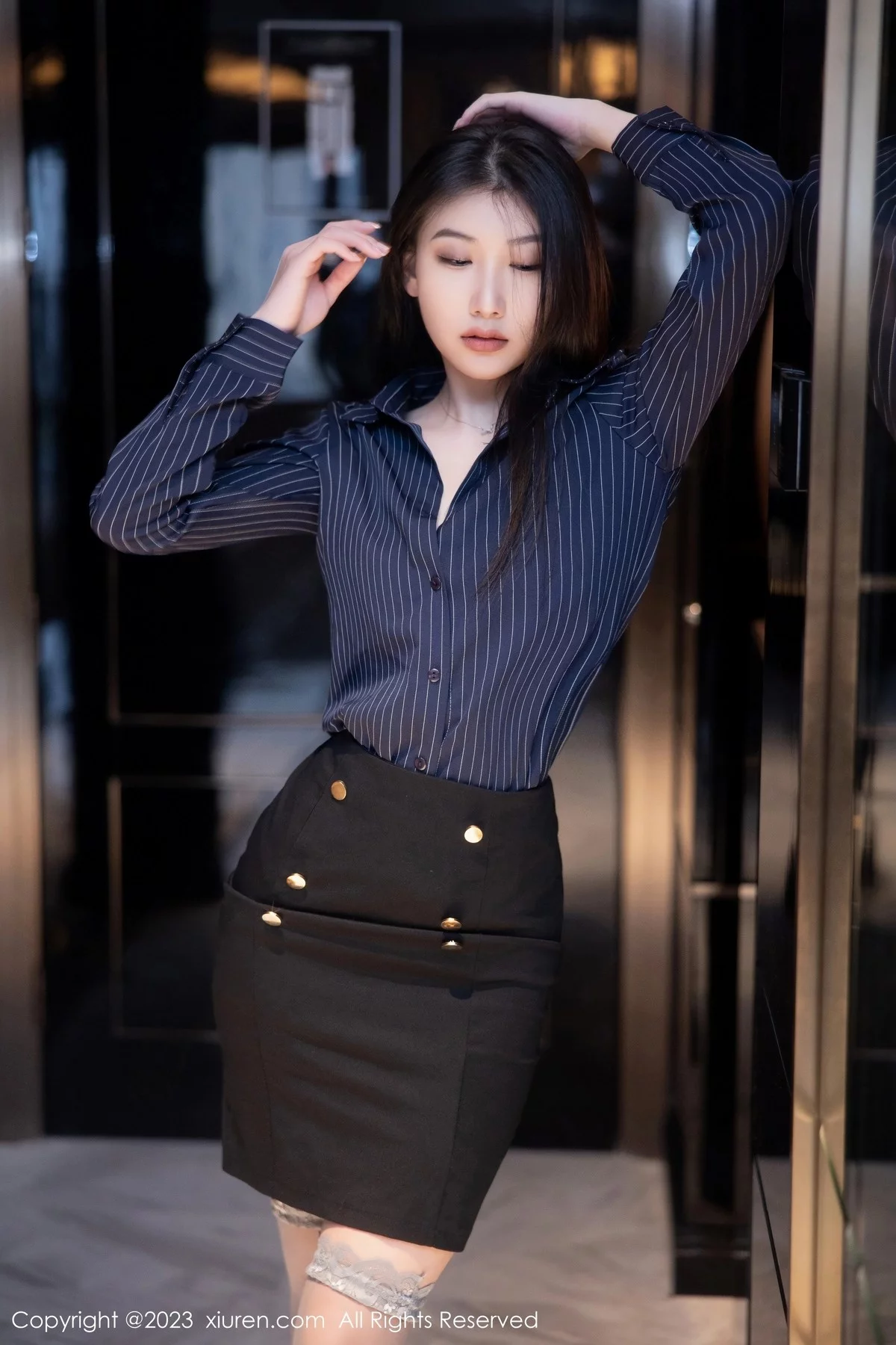 [[XiuRen秀人网]秀人网]No.6418_模特李佳芮cherie深色条纹服配短裙露黑色蕾丝情趣内衣诱惑写真75P