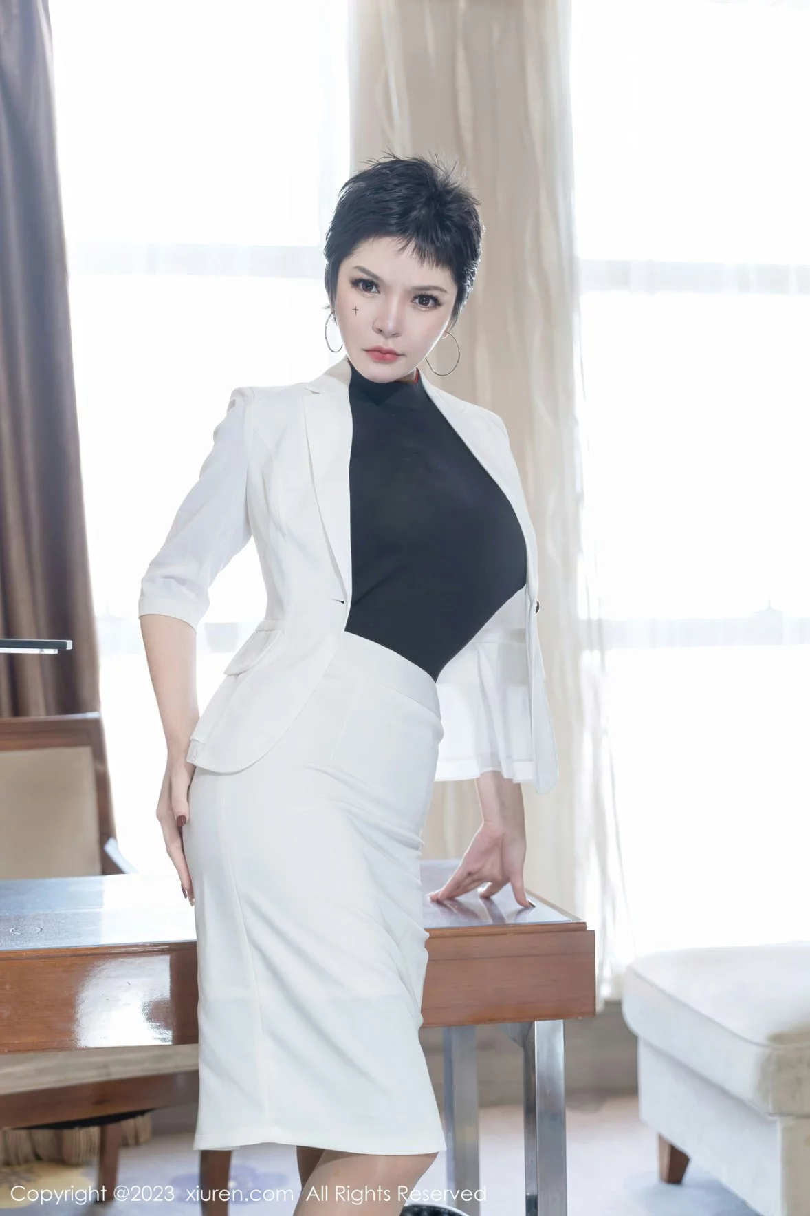 [[XiuRen秀人网]秀人网]No.6415_大美妞伊丽莎有点白脱白色外衣露性感红色情趣内衣惹火诱惑写真63P