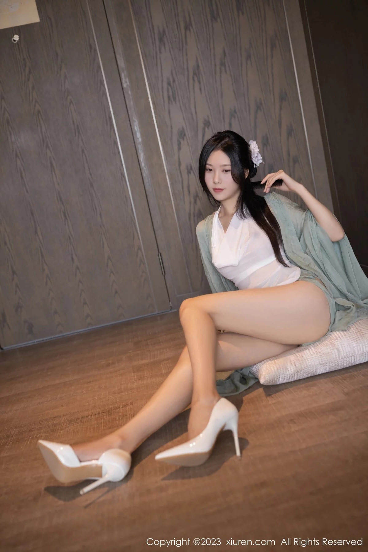 [[XiuRen秀人网]秀人网]No.6420_模特利世性感绿色古装服饰配白色薄纱秀曼妙身姿迷人诱惑写真74P