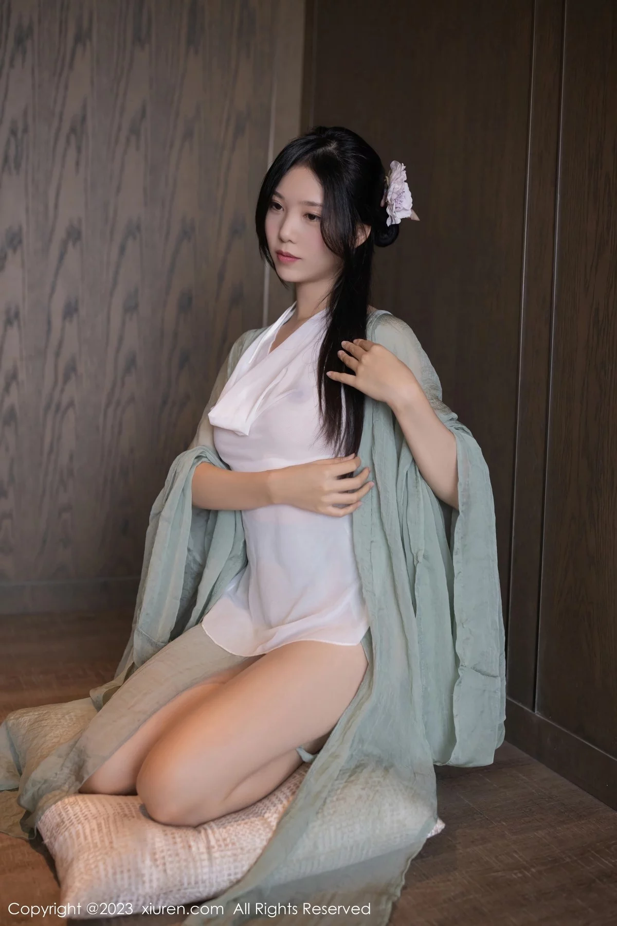 [[XiuRen秀人网]秀人网]No.6420_模特利世性感绿色古装服饰配白色薄纱秀曼妙身姿迷人诱惑写真74P