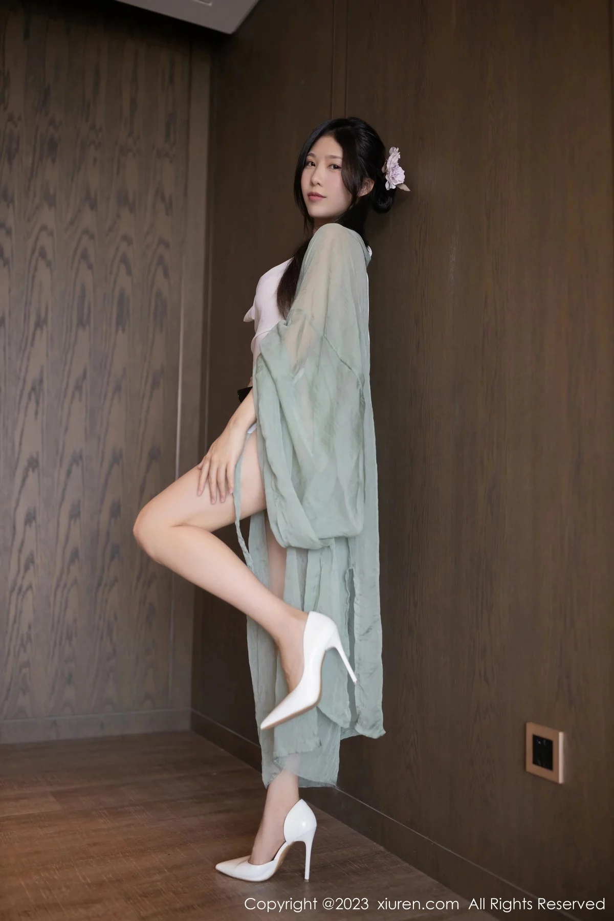 [[XiuRen秀人网]秀人网]No.6420_模特利世性感绿色古装服饰配白色薄纱秀曼妙身姿迷人诱惑写真74P