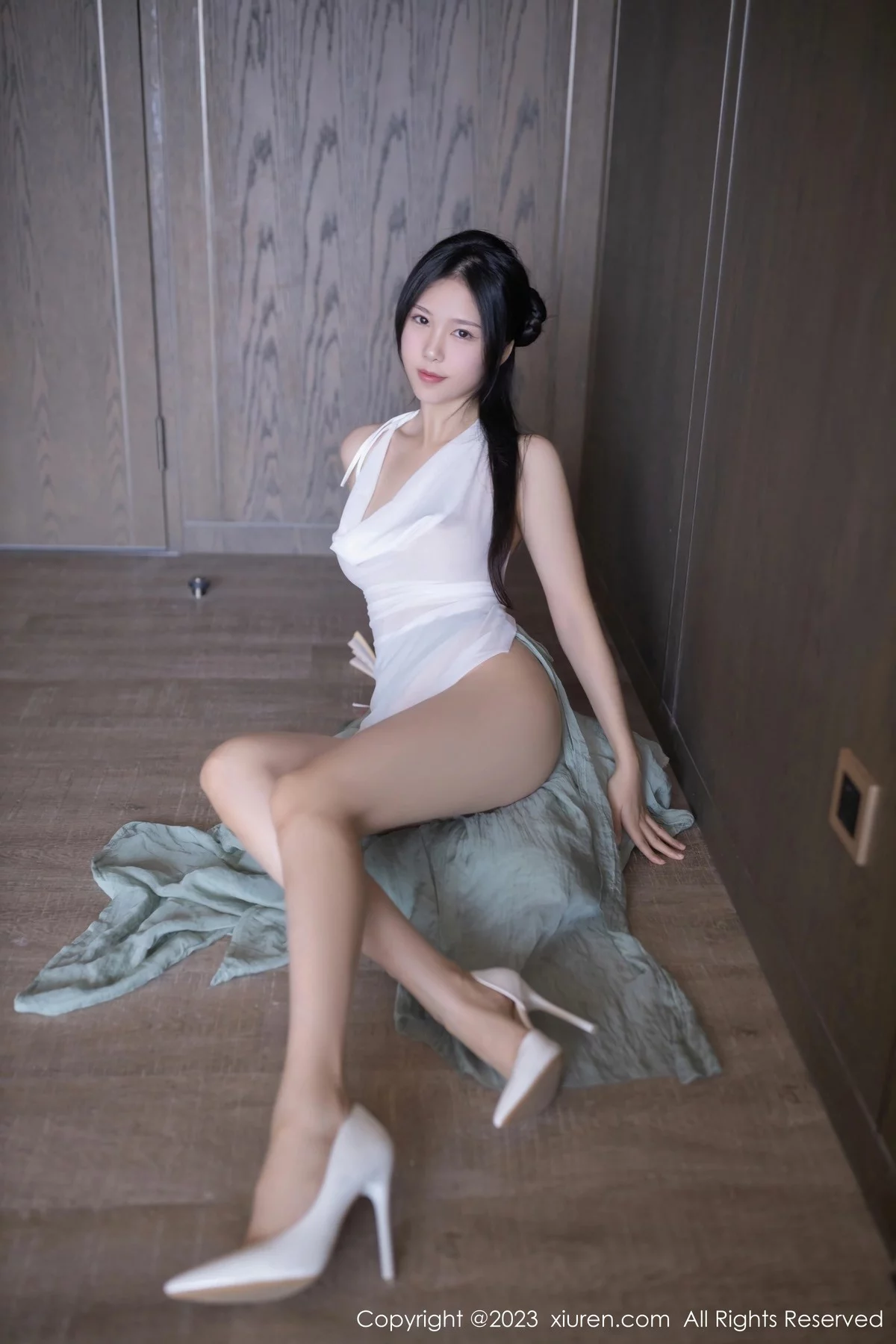 [[XiuRen秀人网]秀人网]No.6420_模特利世性感绿色古装服饰配白色薄纱秀曼妙身姿迷人诱惑写真74P