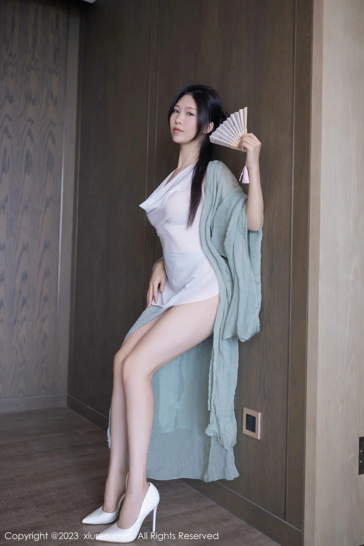 [[XiuRen秀人网]秀人网]No.6420_模特利世性感绿色古装服饰配白色薄纱秀曼妙身姿迷人诱惑写真74P